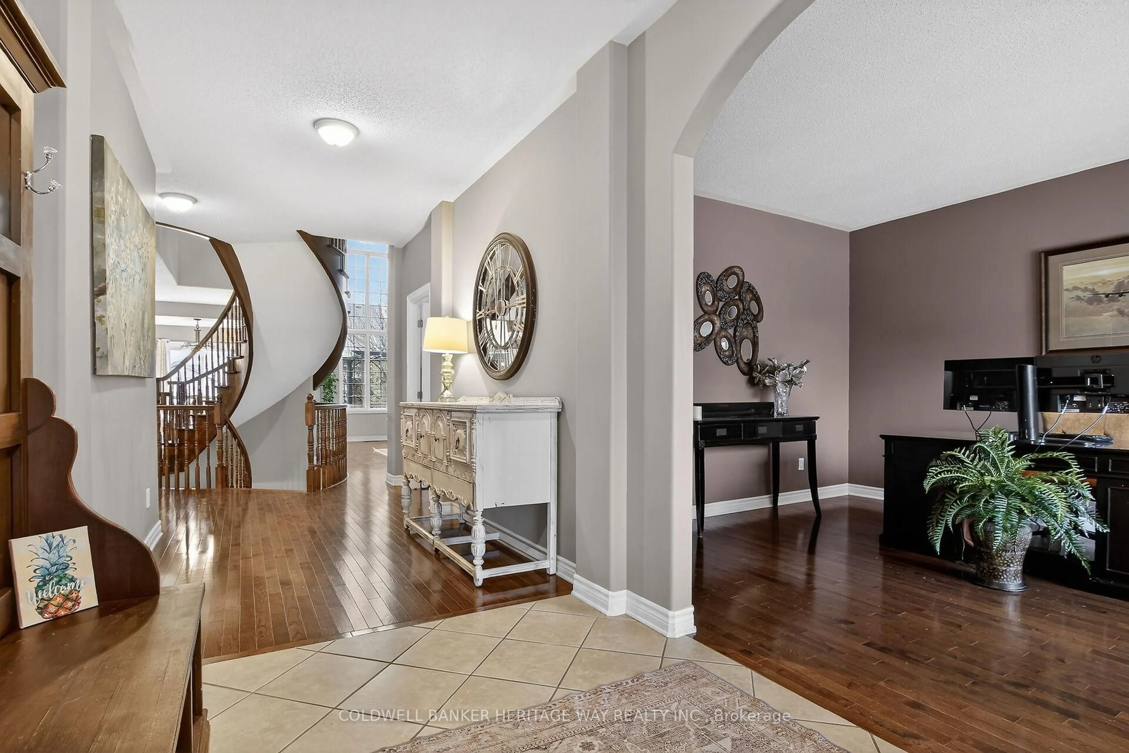 Indoor foyer for 103 SINCLAIR Ave, Carleton Place Ontario K7C 4V3