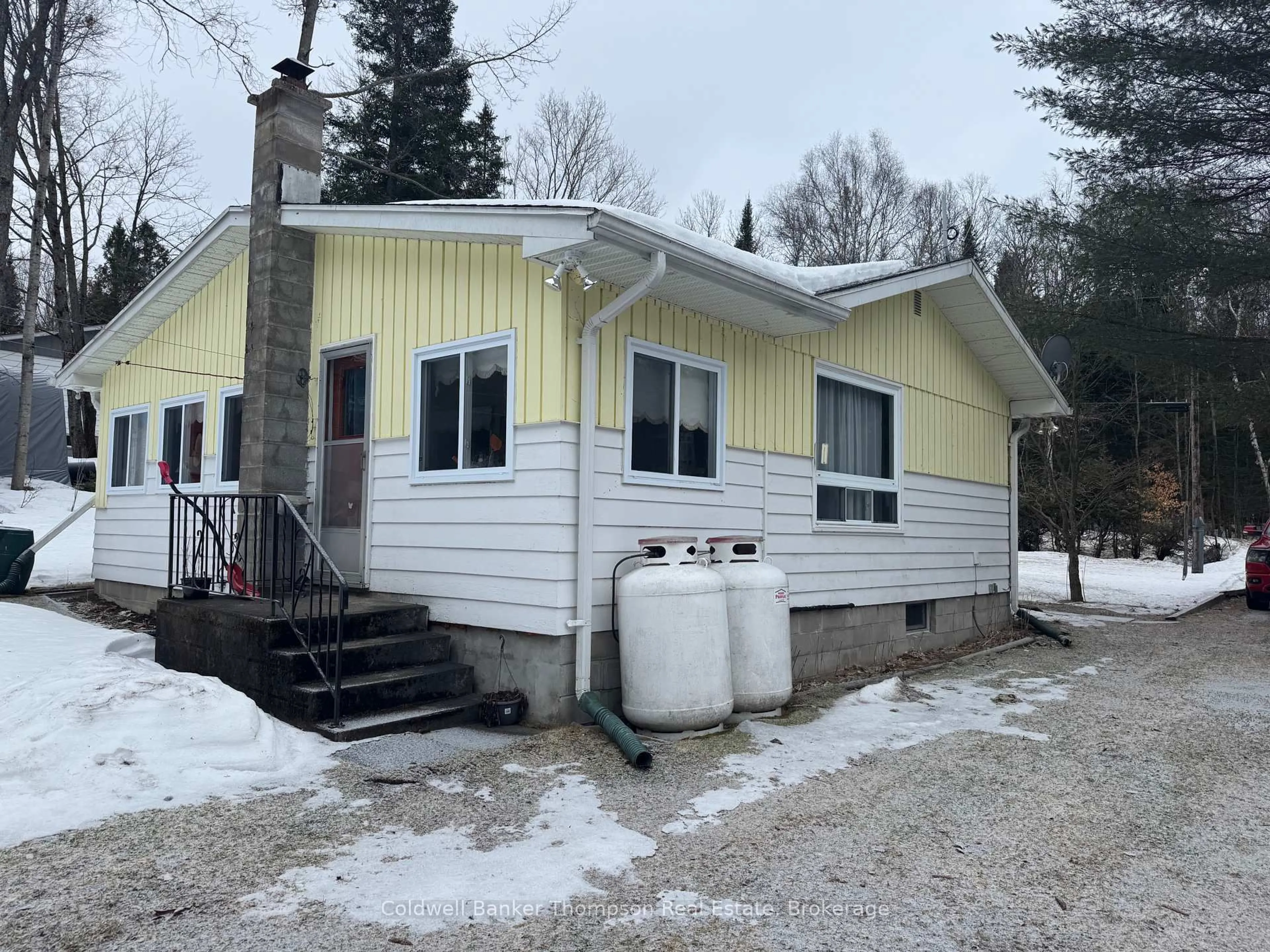 Home with vinyl exterior material, building for 373 Doe Lake Rd, Armour Ontario P0A 1L0
