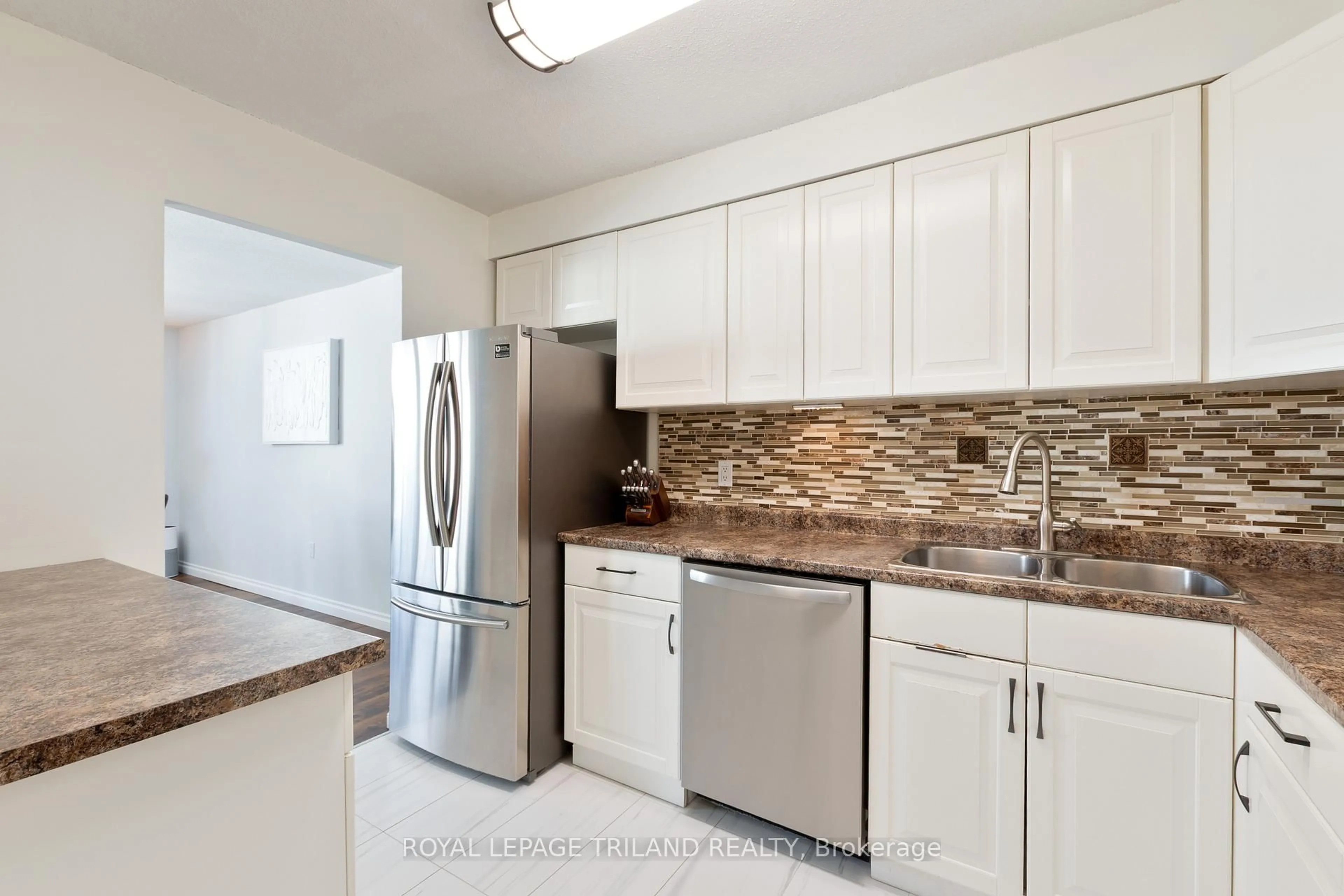 Unknown for 323 Colborne St #2703, London East Ontario N6B 3N8