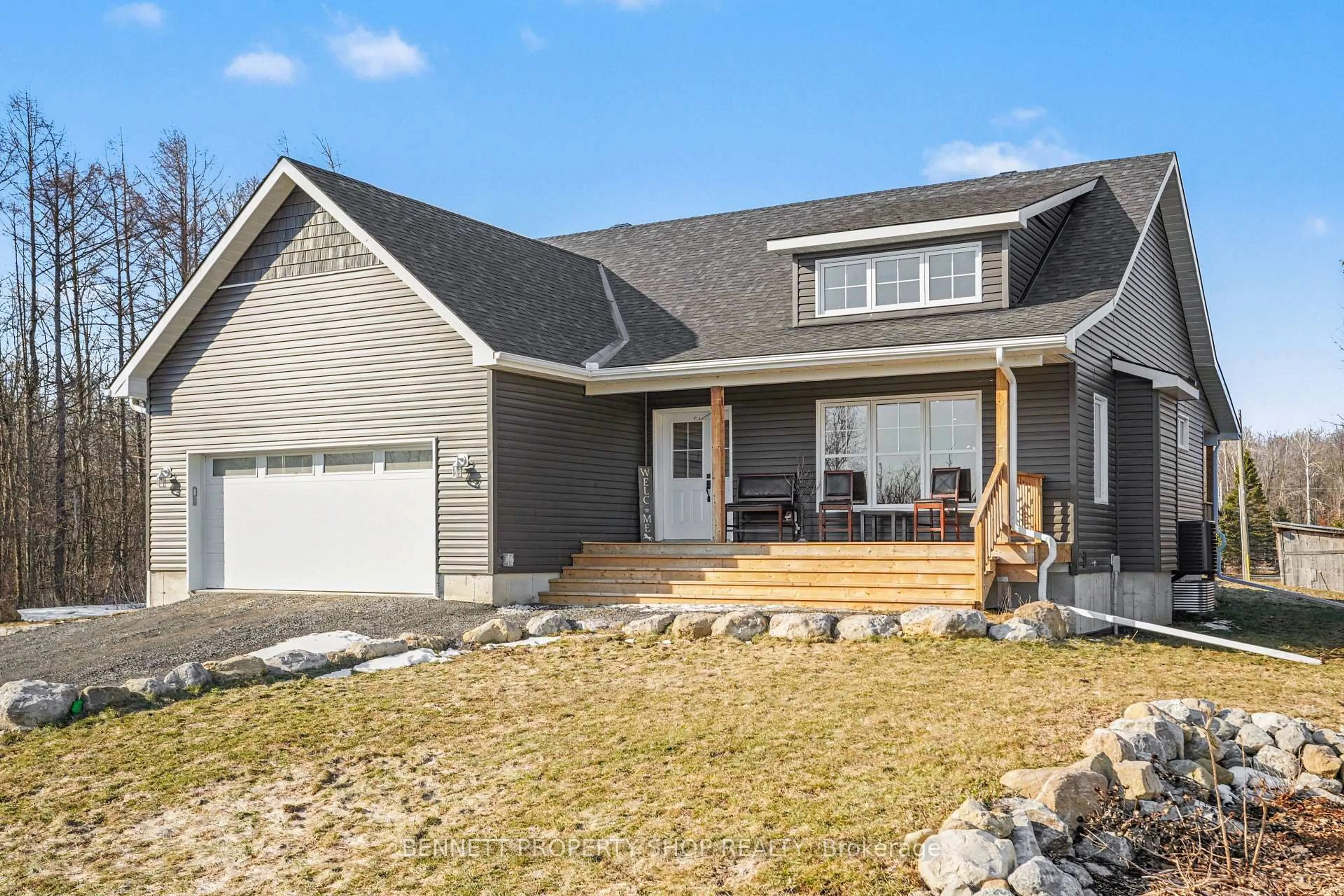 Home with vinyl exterior material, street for 7261 Third Line Rd, Kars Ontario K0A 2E0