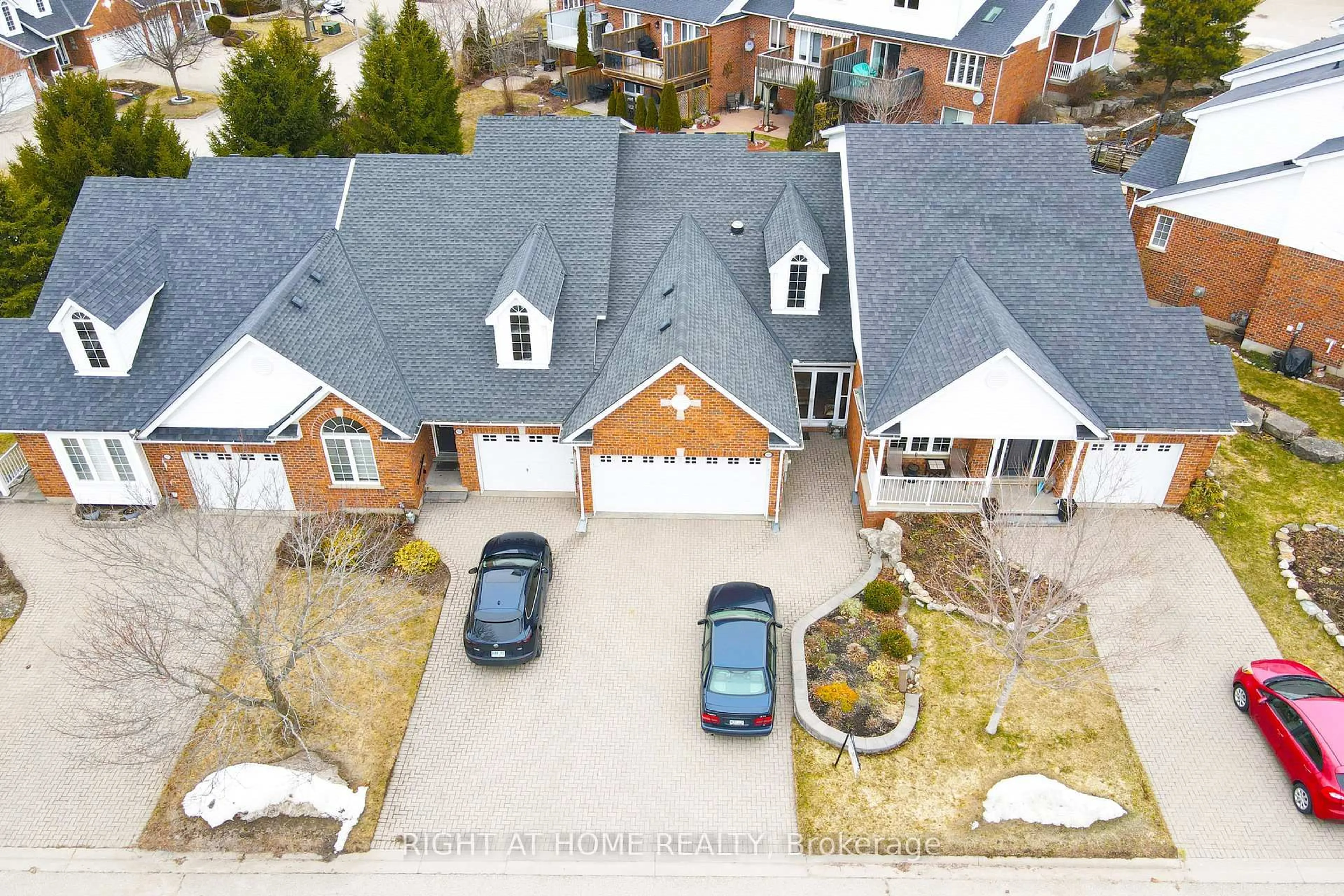 A pic from outside/outdoor area/front of a property/back of a property/a pic from drone, street for 174 Riverwalk Pl, Guelph/Eramosa Ontario N0B 2K0