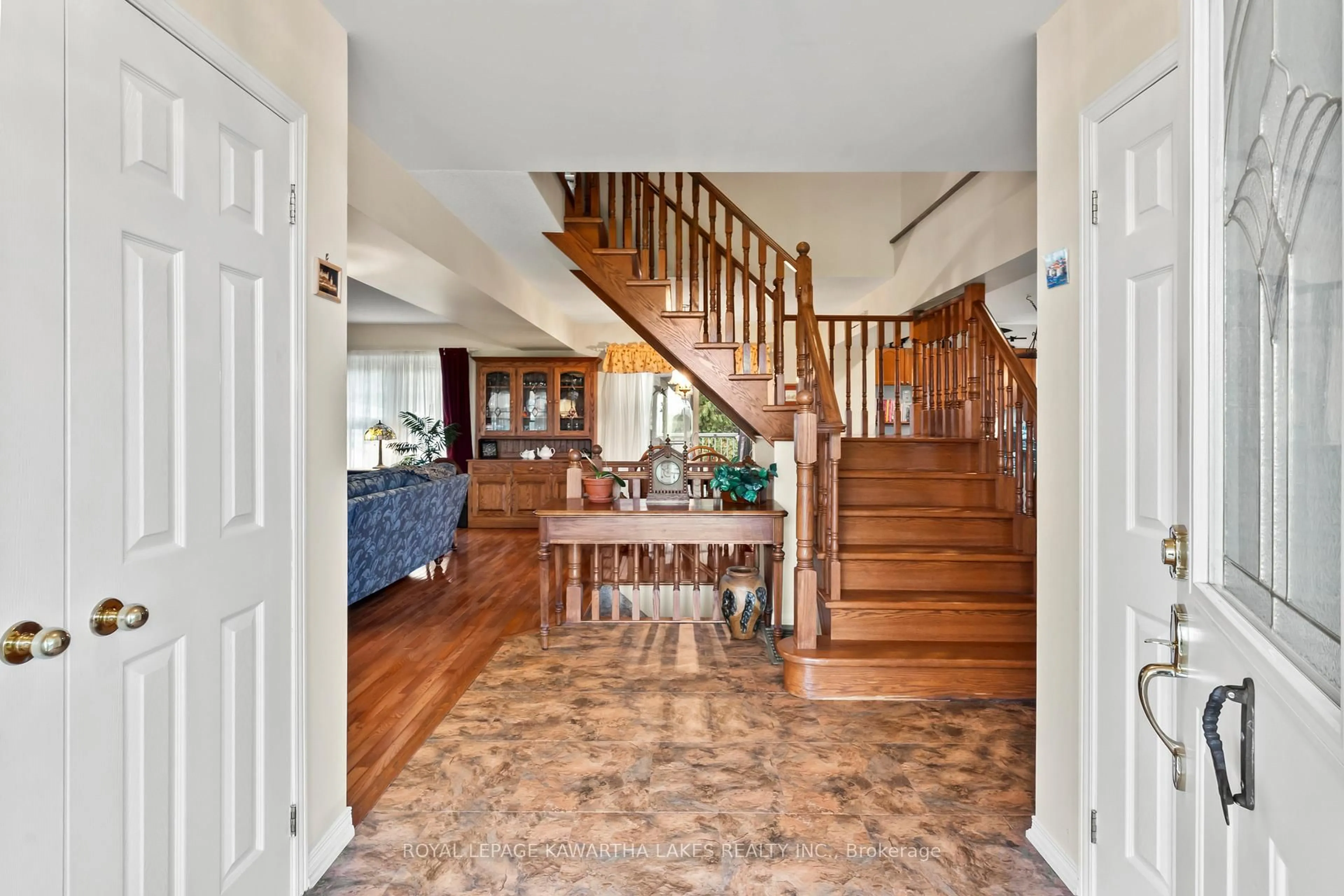 Indoor foyer for 95 Kenrei Rd, Kawartha Lakes Ontario K9V 4R1