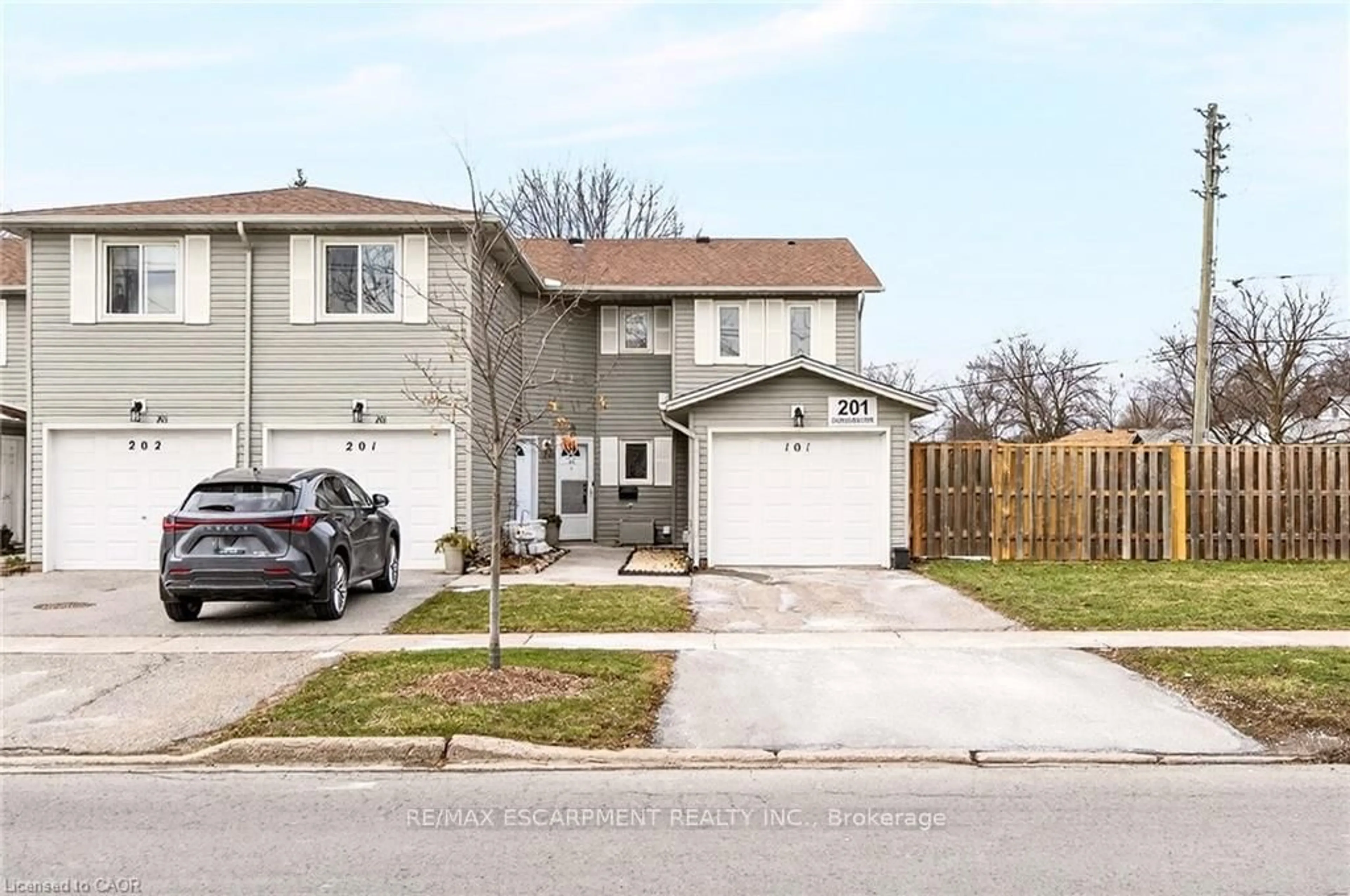 A pic from outside/outdoor area/front of a property/back of a property/a pic from drone, street for 201 DORCHESTER Blvd #101, St. Catharines Ontario L2M 7W1