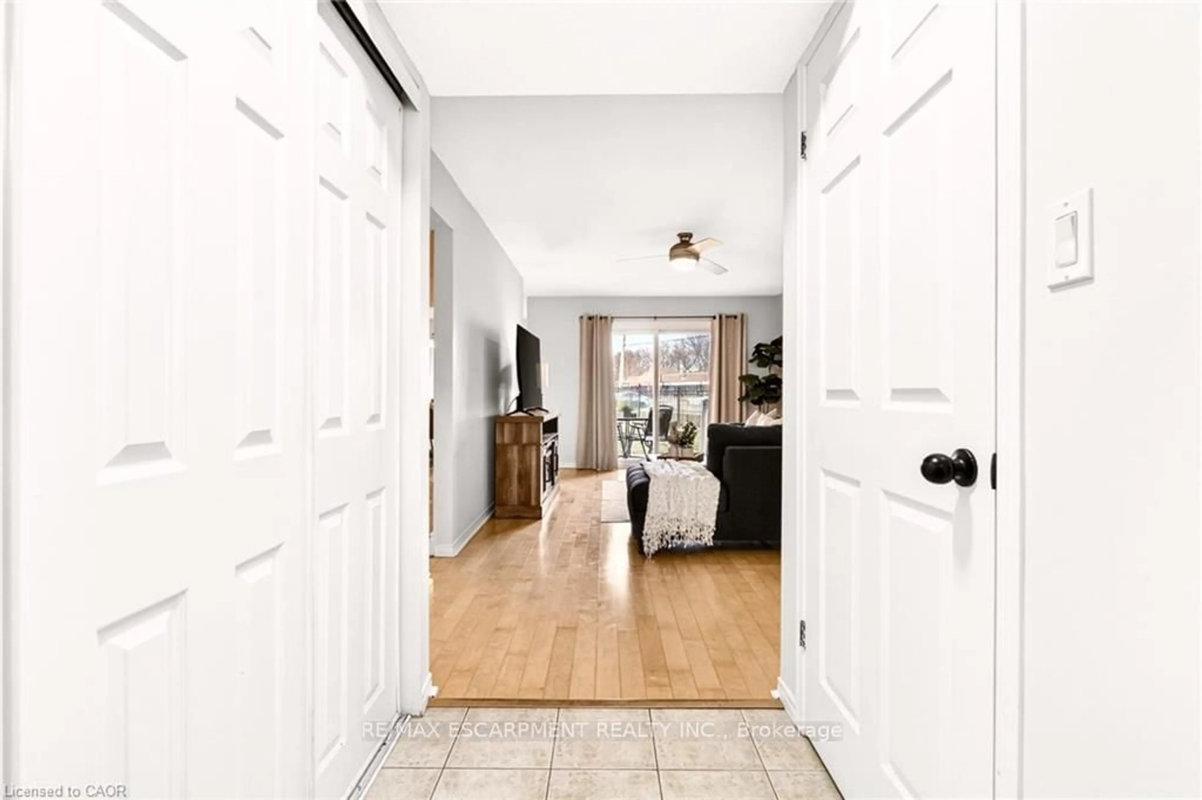 Indoor entryway for 201 DORCHESTER Blvd #101, St. Catharines Ontario L2M 7W1