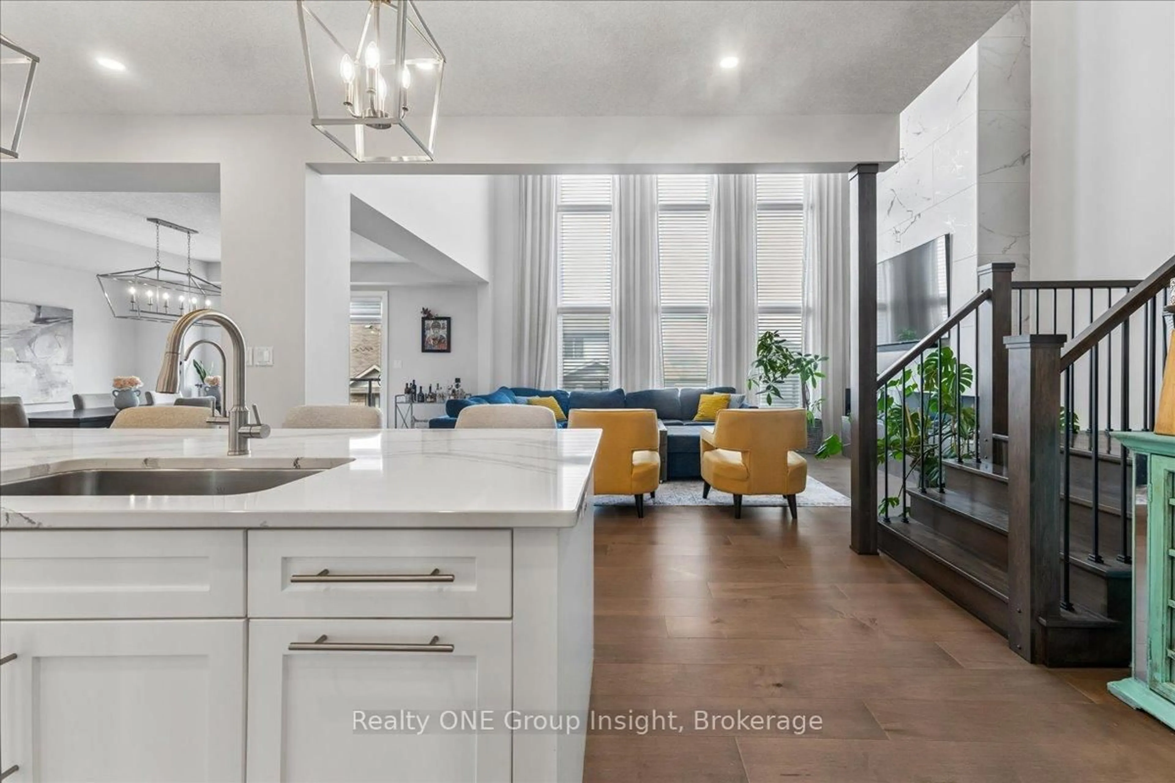 Open concept kitchen, ceramic/tile floor for 570 Bridgemill Cres, Kitchener Ontario N2A 0K3