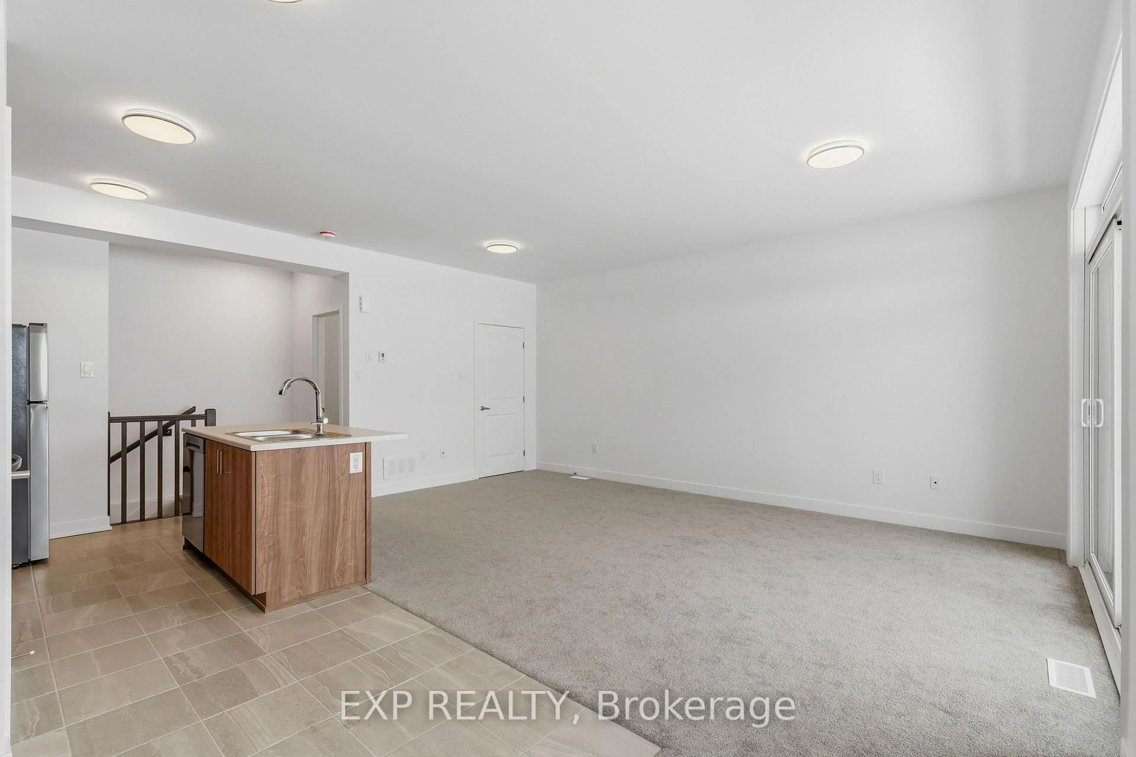 A pic of a room for 1007 Silhouette Private, Ottawa Ontario K2J 4S3