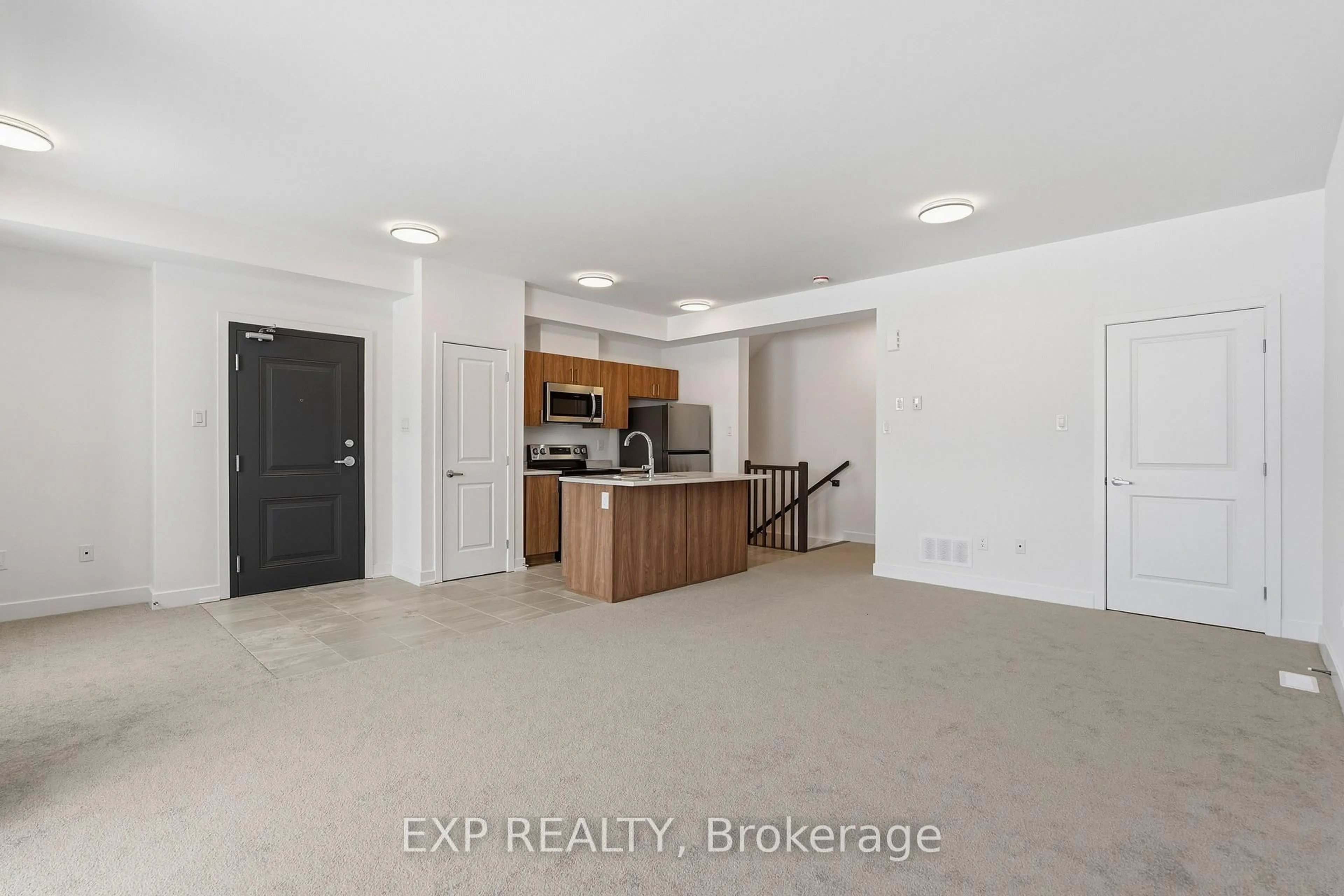 A pic of a room for 1007 Silhouette Private, Ottawa Ontario K2J 4S3