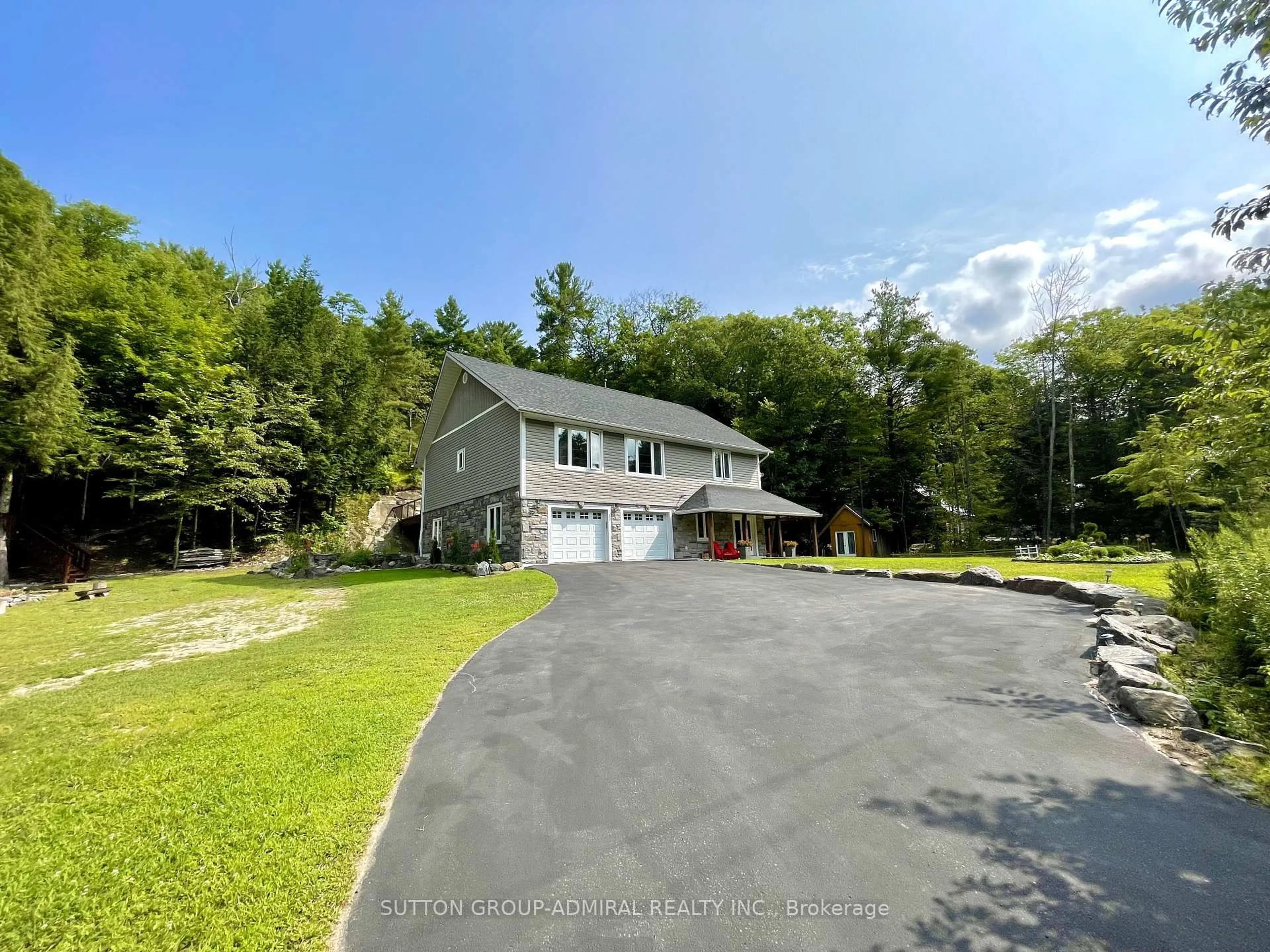 A pic from outside/outdoor area/front of a property/back of a property/a pic from drone, unknown for 1579 Golden Beach Rd, Bracebridge Ontario P1L 1W8