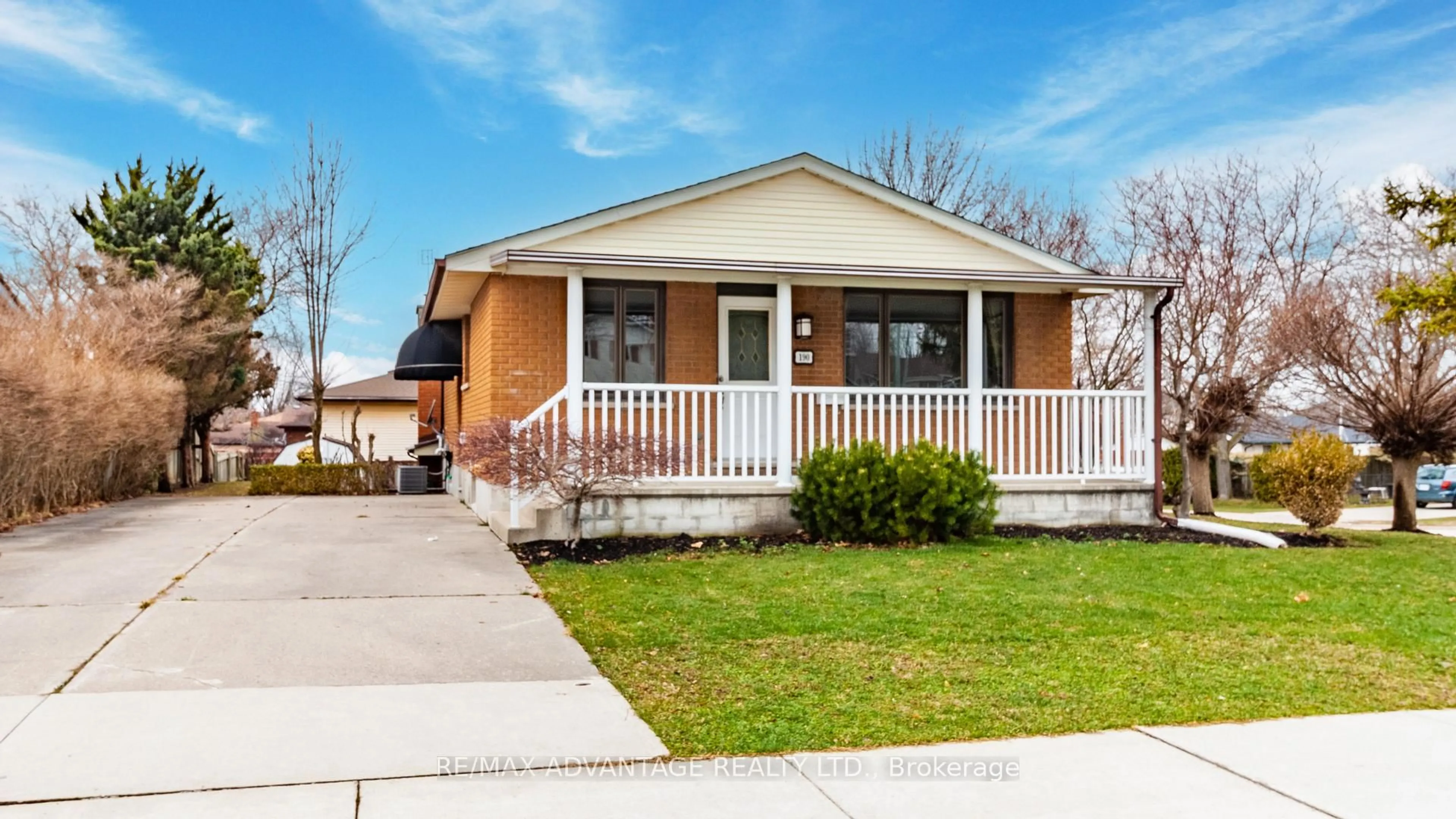 Home with vinyl exterior material, street for 190 Fairview Ave, St. Thomas Ontario N5R 5K4