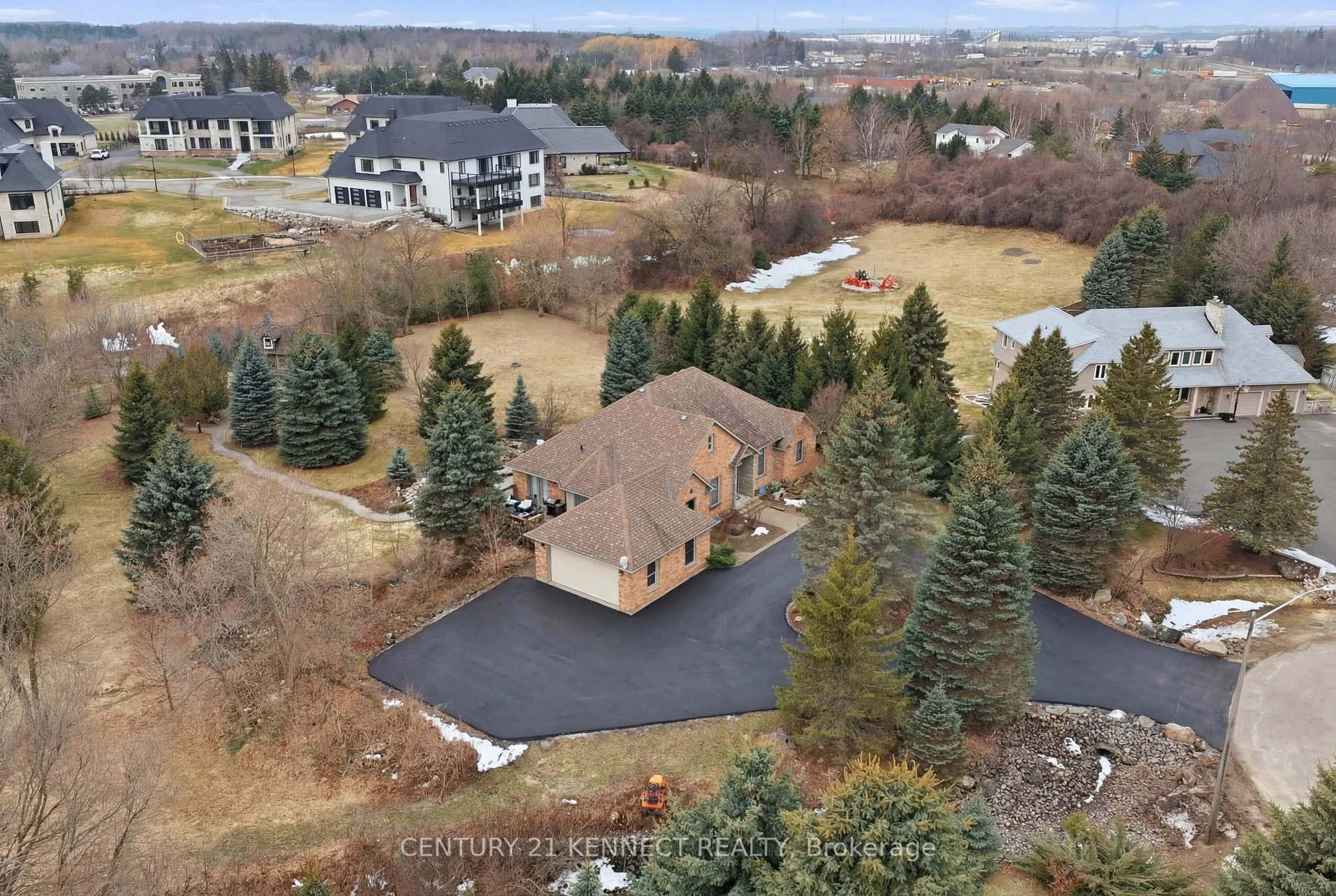 A pic from outside/outdoor area/front of a property/back of a property/a pic from drone, unknown for 6 Laing Crt, Puslinch Ontario N0B 2C0