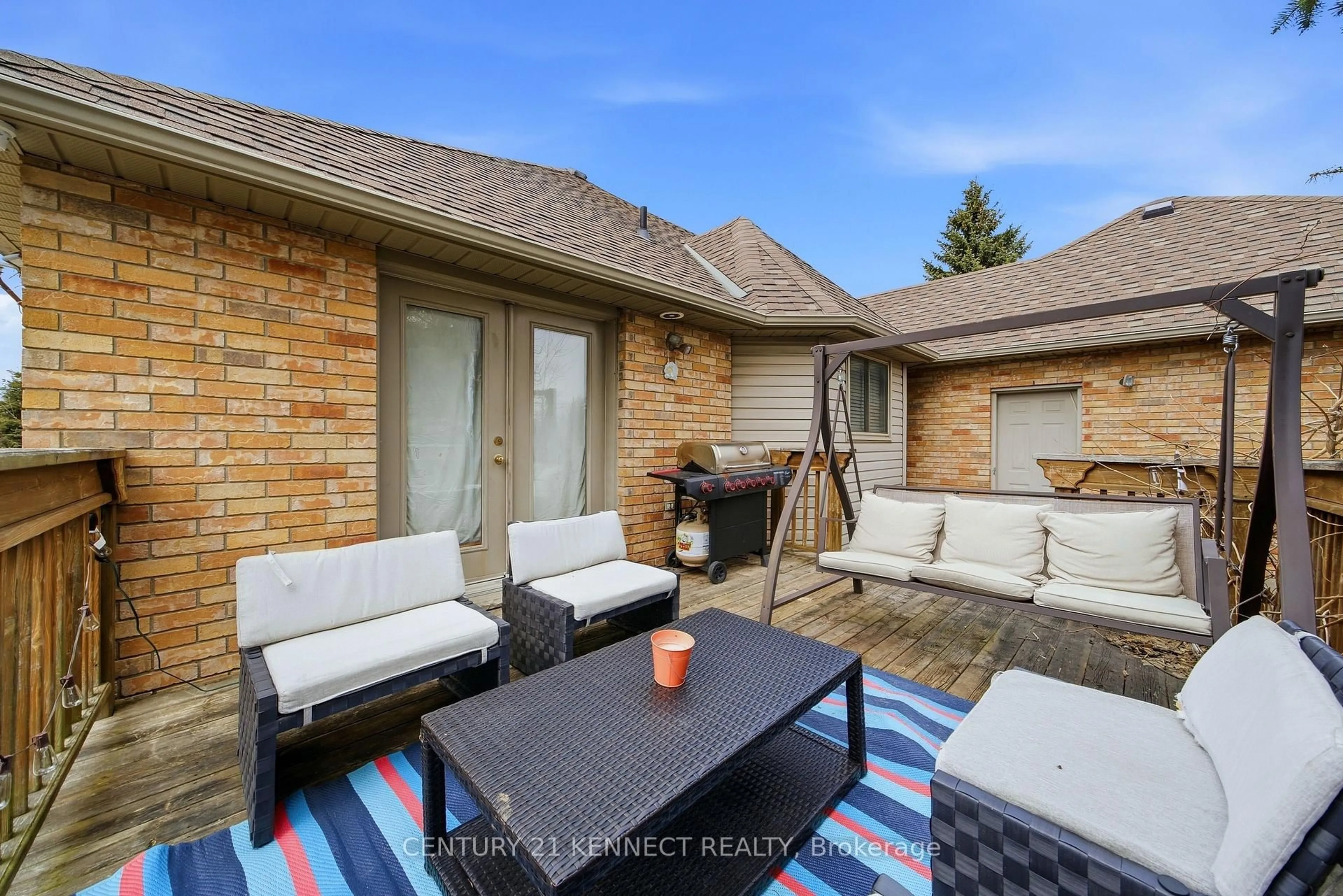 Patio, street for 6 Laing Crt, Puslinch Ontario N0B 2C0