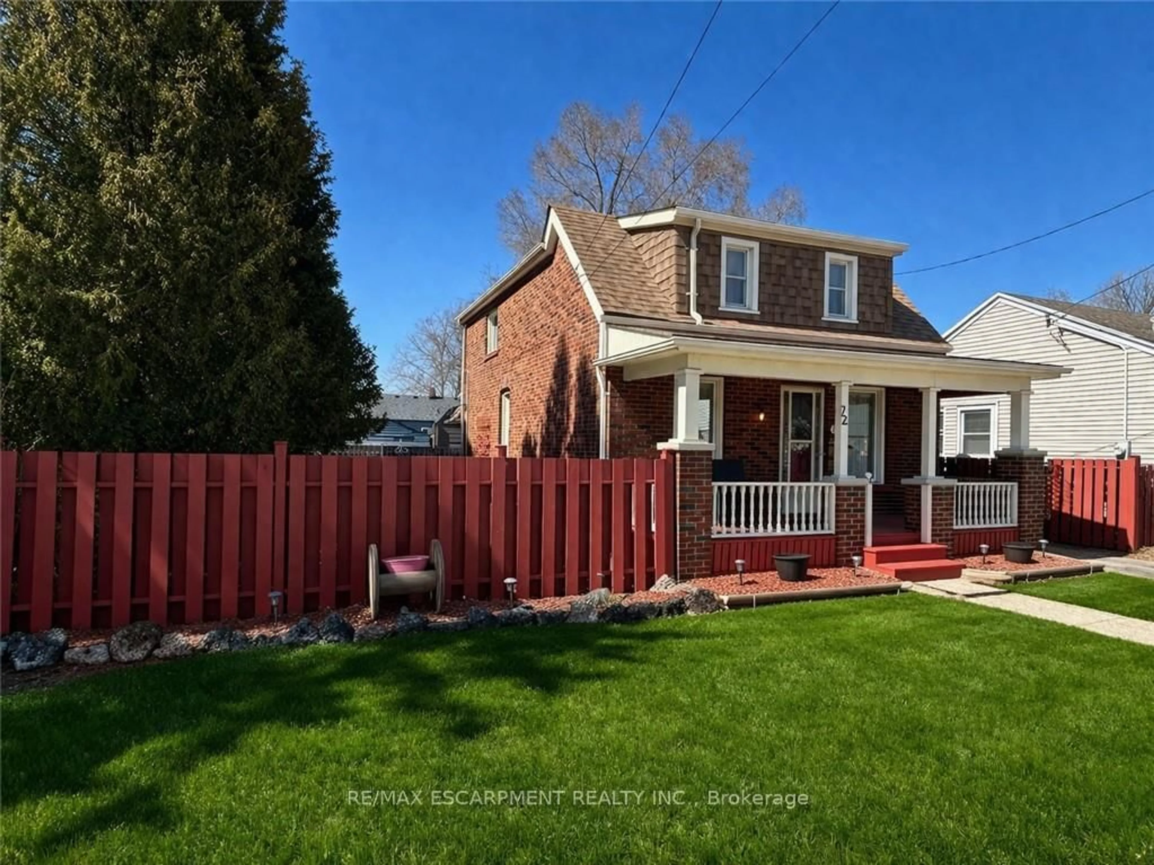 Home with brick exterior material, street for 72 East 32nd St, Hamilton Ontario L8V 3R9