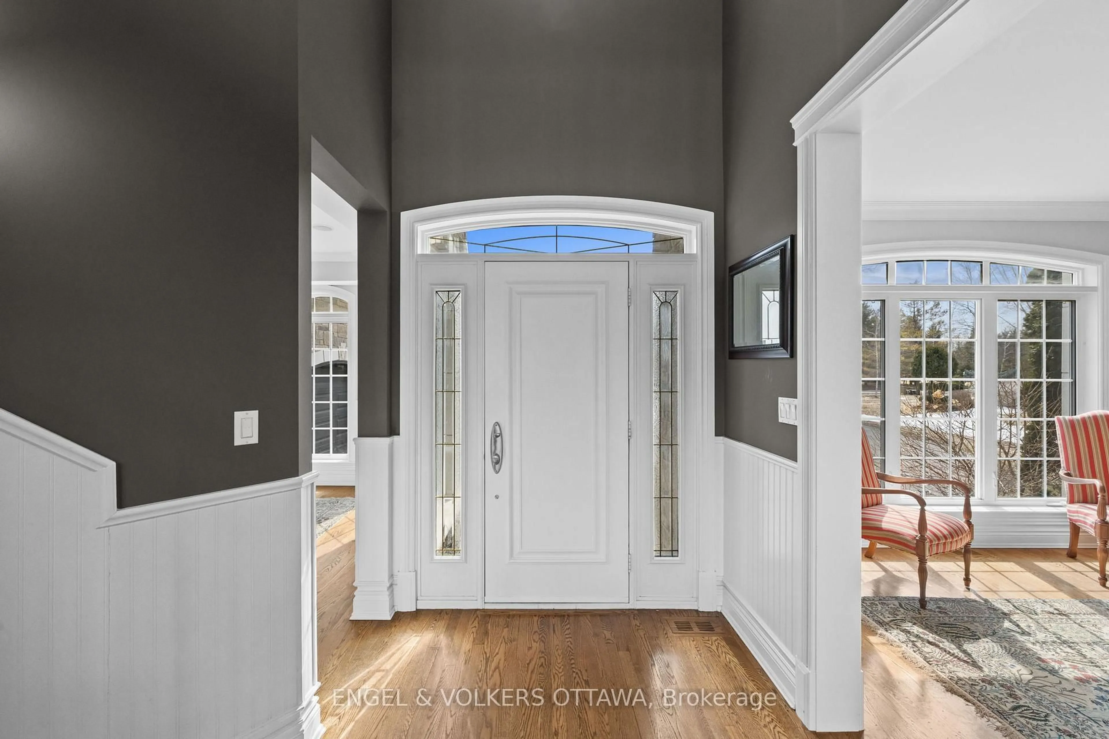 Indoor entryway for 6227 Pebblewoods Dr, Ottawa Ontario K4P 0A1