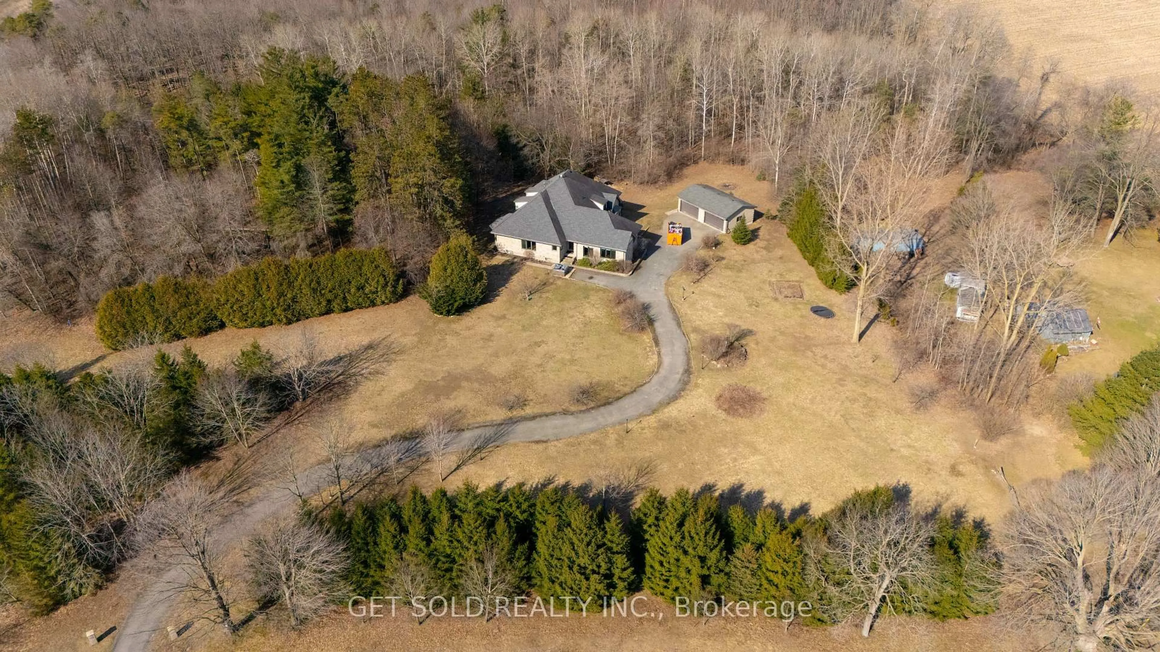A pic from outside/outdoor area/front of a property/back of a property/a pic from drone, unknown for 21 Old Mill Rd, Brant Ontario N0J 1V0