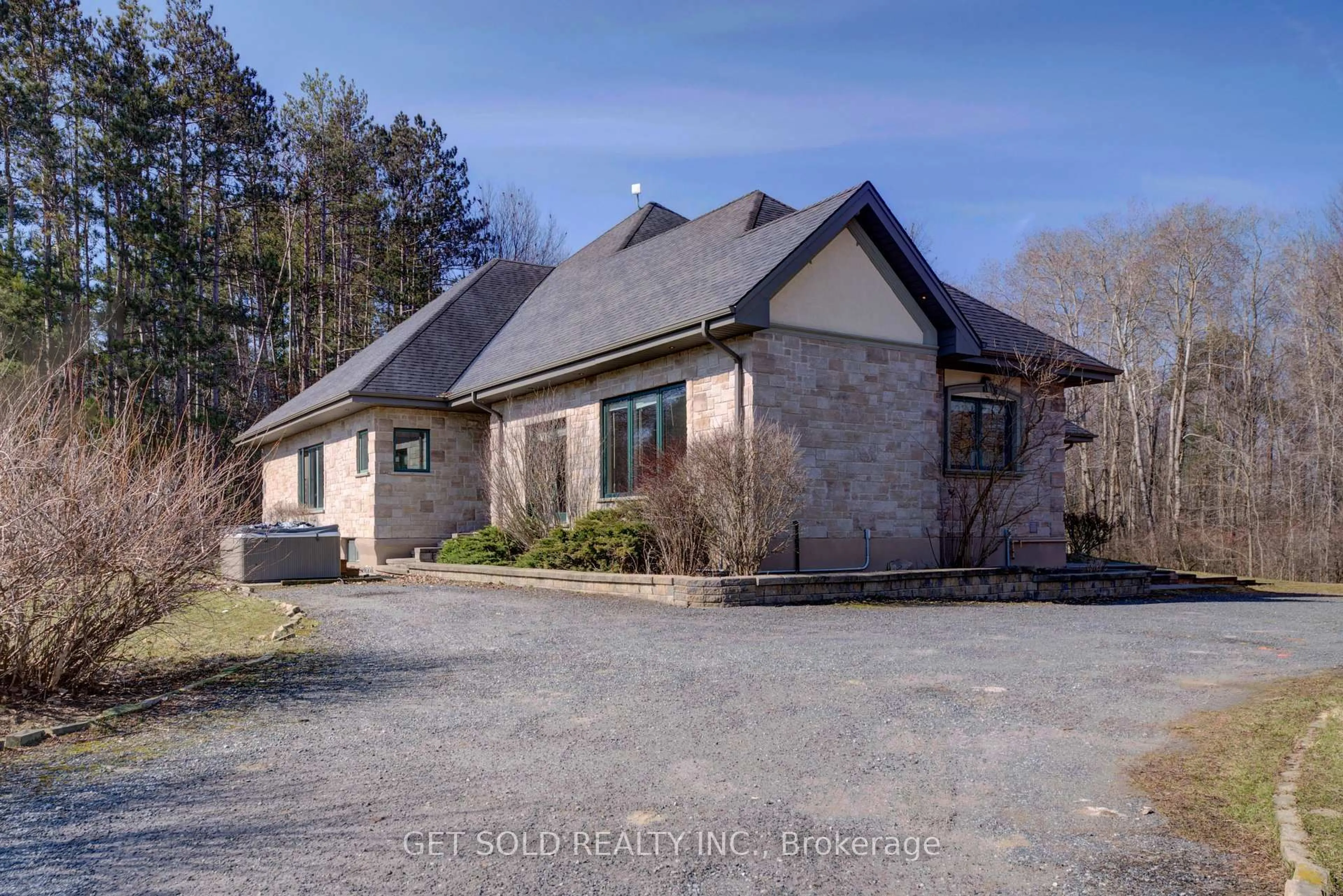 A pic from outside/outdoor area/front of a property/back of a property/a pic from drone, unknown for 21 Old Mill Rd, Brant Ontario N0J 1V0