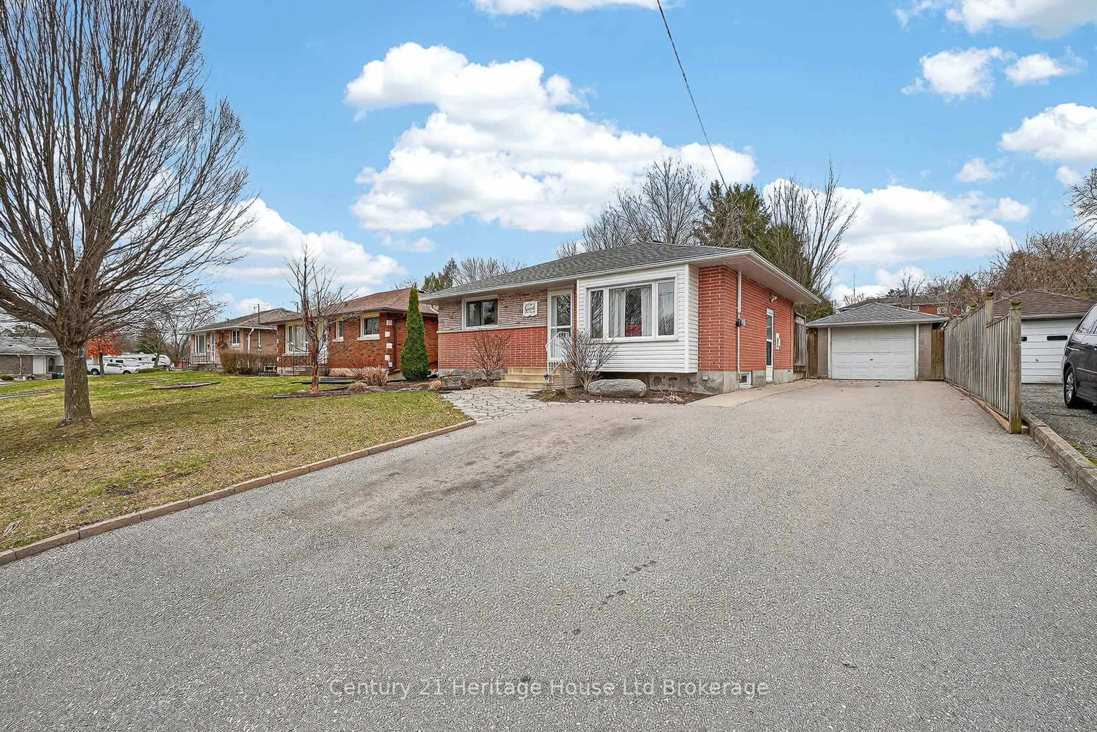 A pic from outside/outdoor area/front of a property/back of a property/a pic from drone, street for 390 Argyle St, Woodstock Ontario N4S 2G6