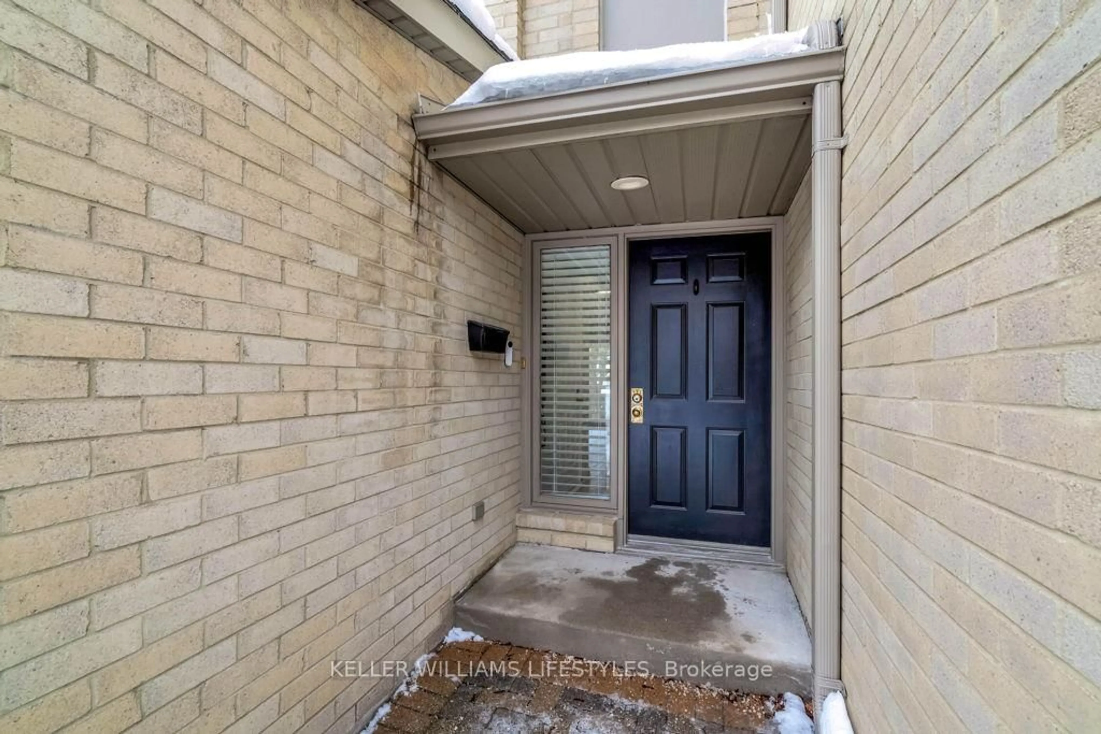 Indoor entryway for 1399 COMMISSIONERS Rd #26, London South Ontario N6K 4G9