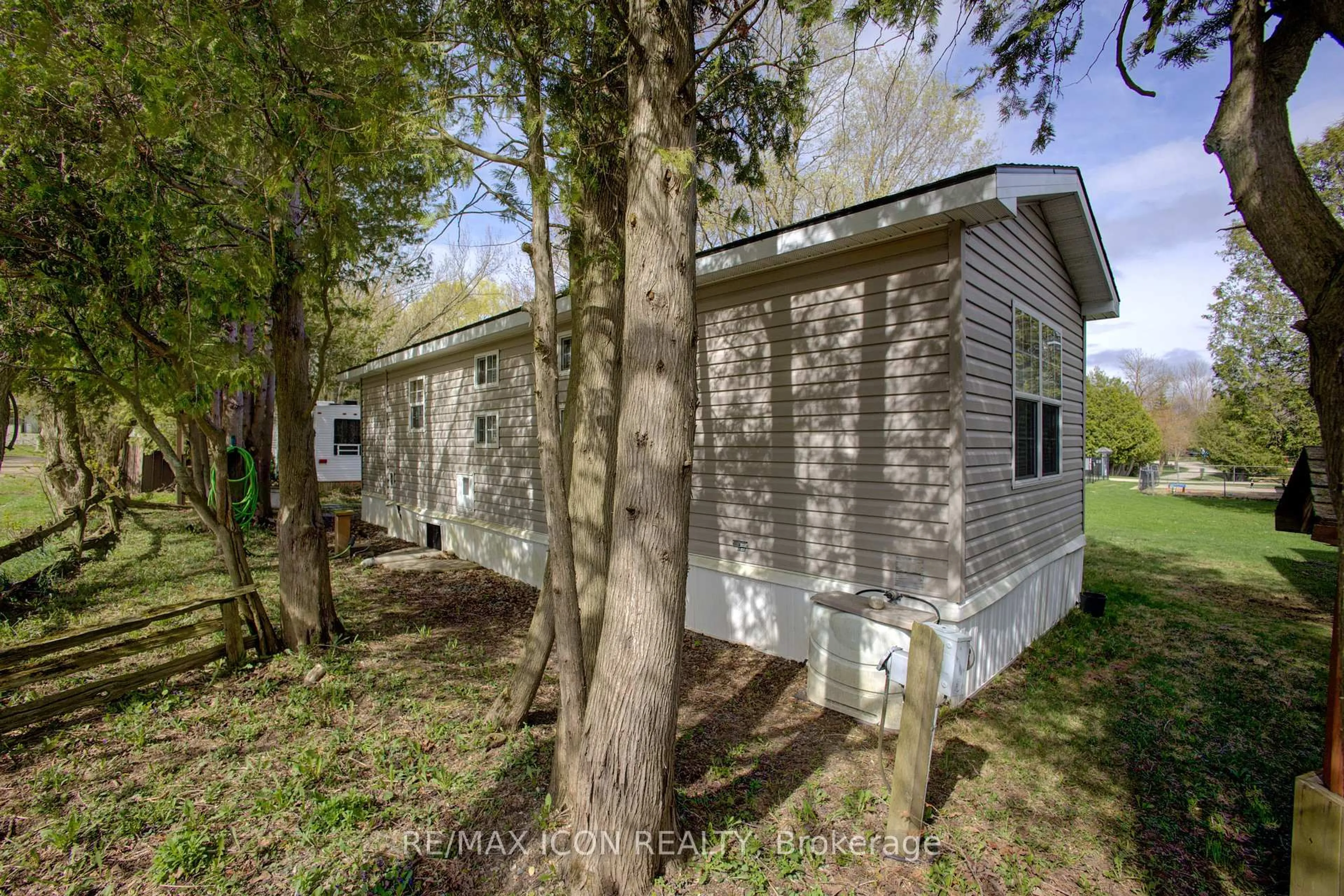 A pic from outside/outdoor area/front of a property/back of a property/a pic from drone, unknown for 8 Maple, Wellington North Ontario N0G 2L0