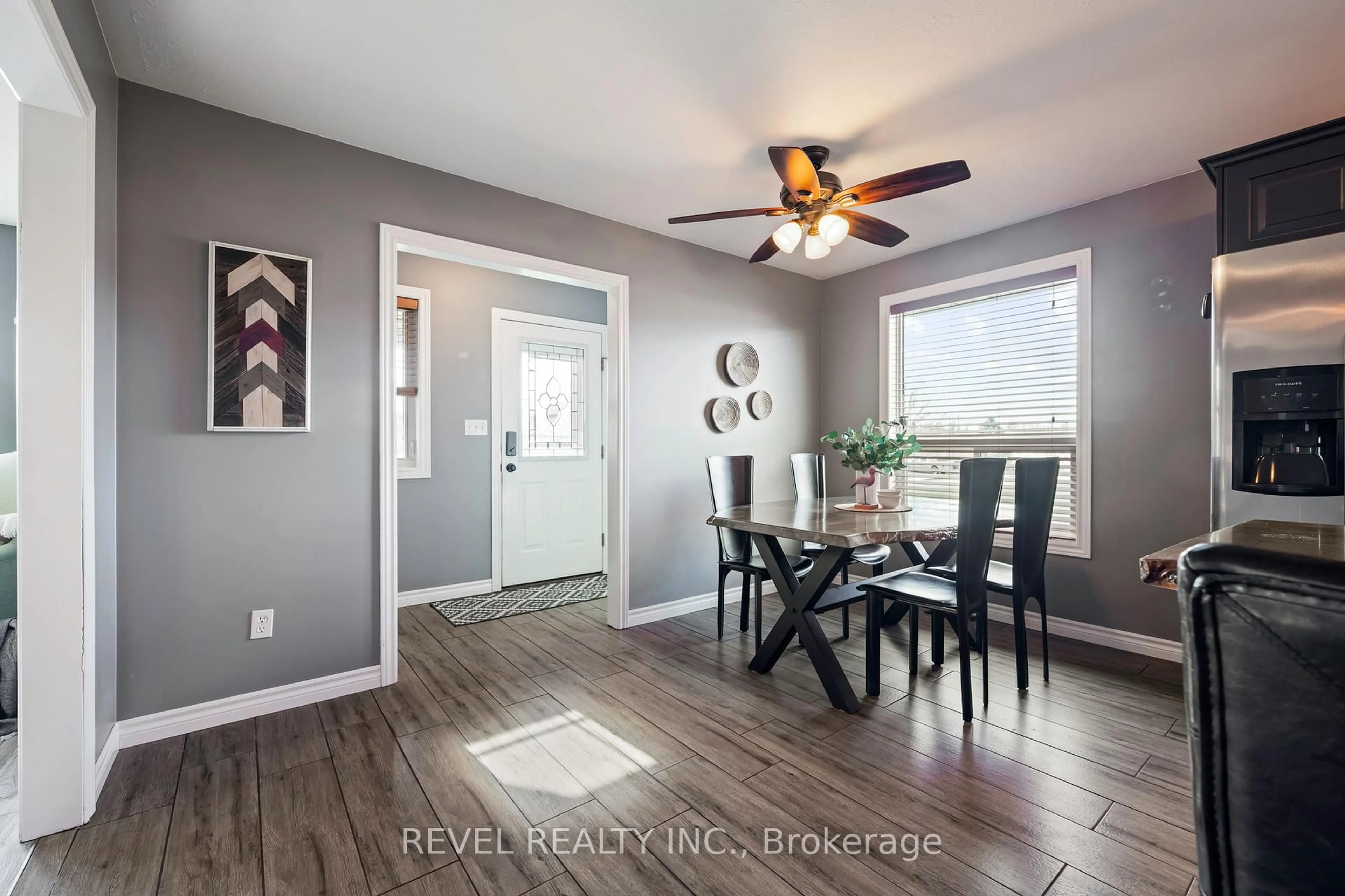Dining room, wood/laminate floor for 771 Princess St, Wellington North Ontario N0G 2L3