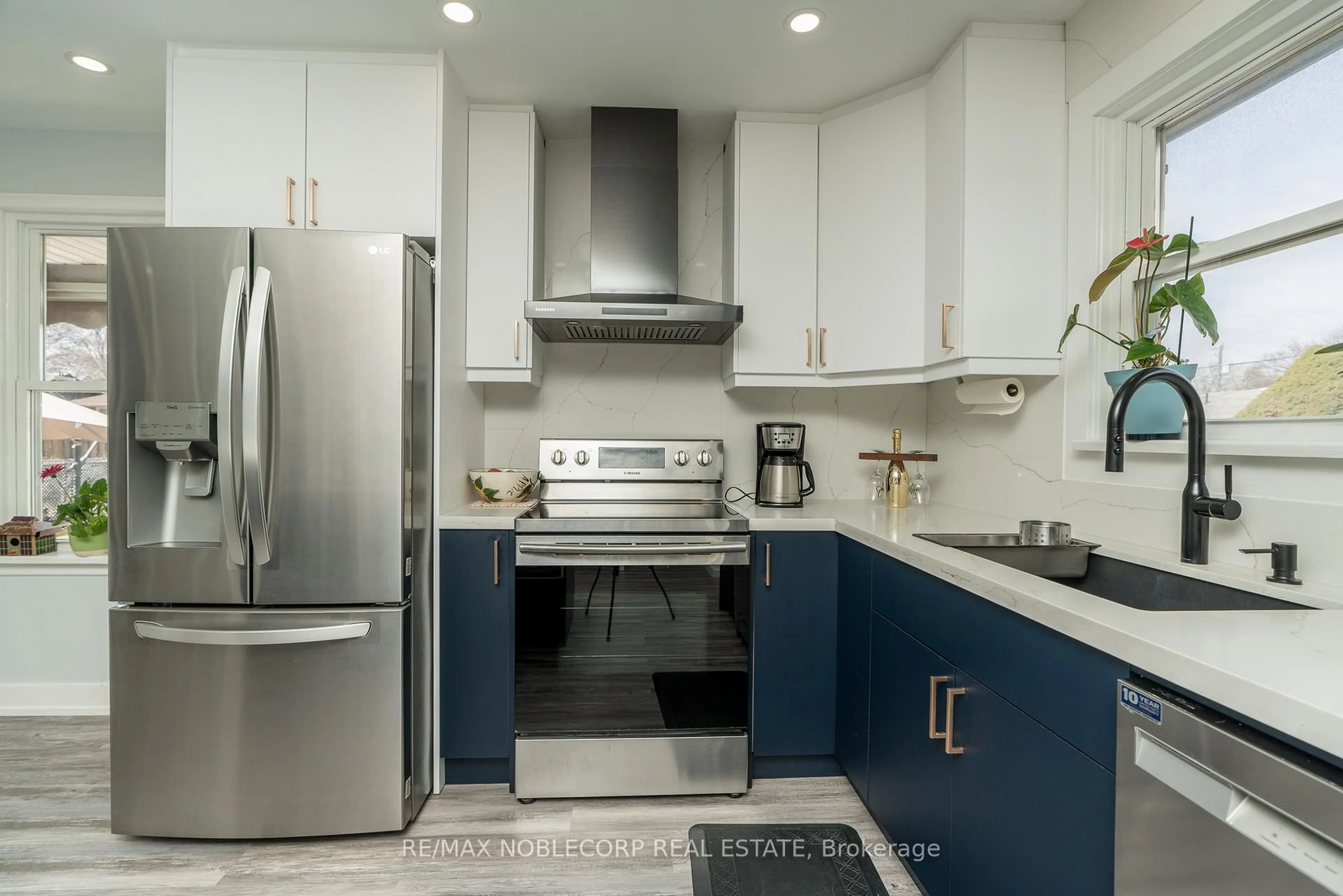 Contemporary kitchen, ceramic/tile floor for 359 Bunting Dr, St. Catharines Ontario L2M 3Y5