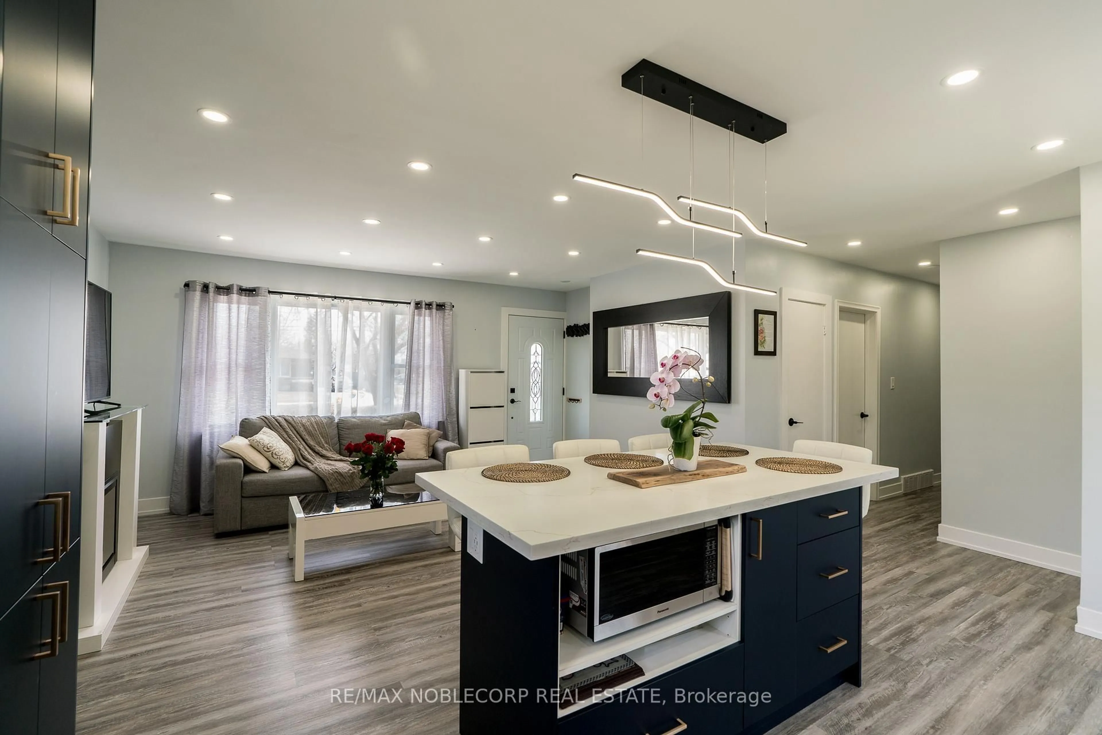 Open concept kitchen, unknown for 359 Bunting Dr, St. Catharines Ontario L2M 3Y5