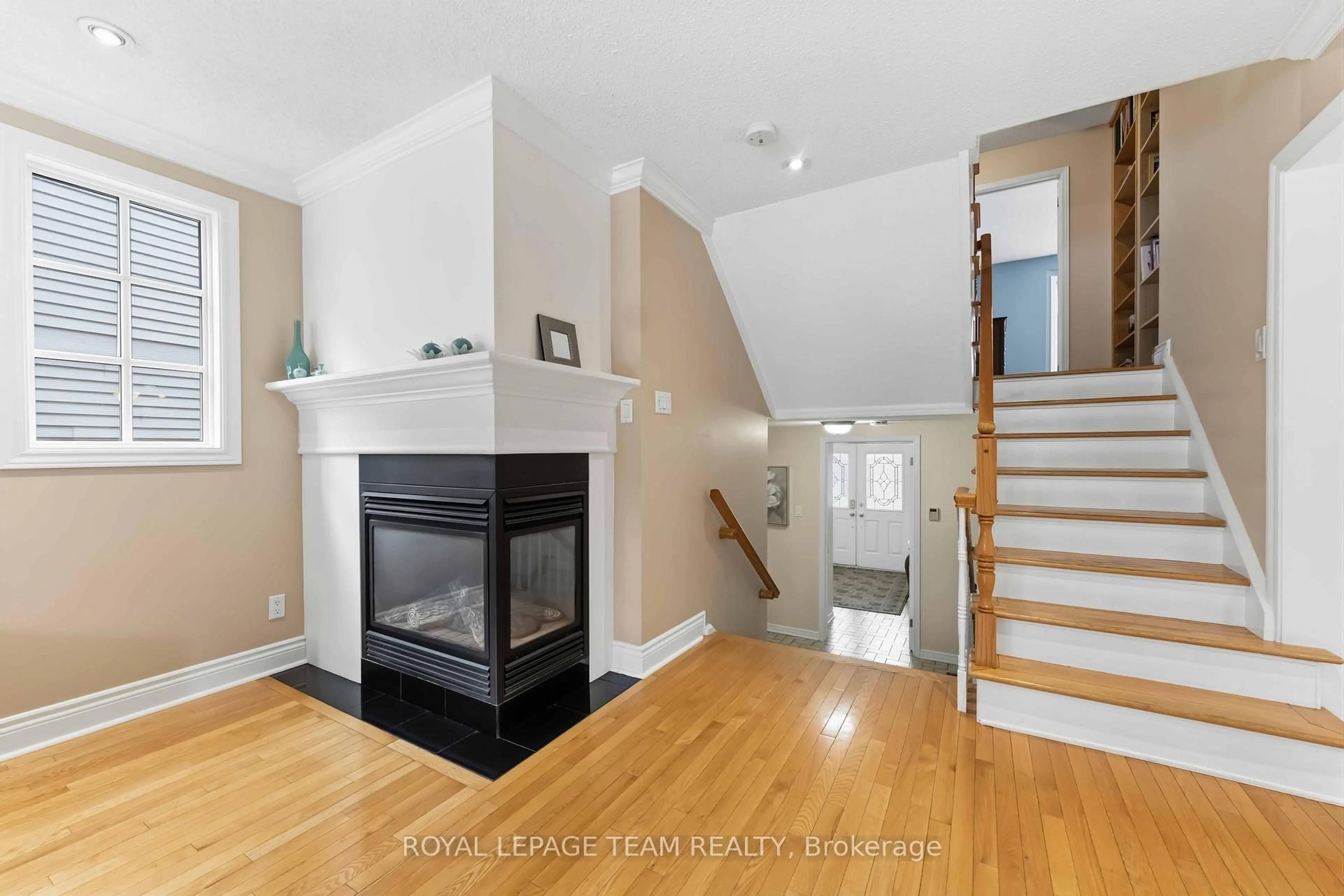 Unknown for 19 Hackett St, Ottawa Ontario K1V 0P9