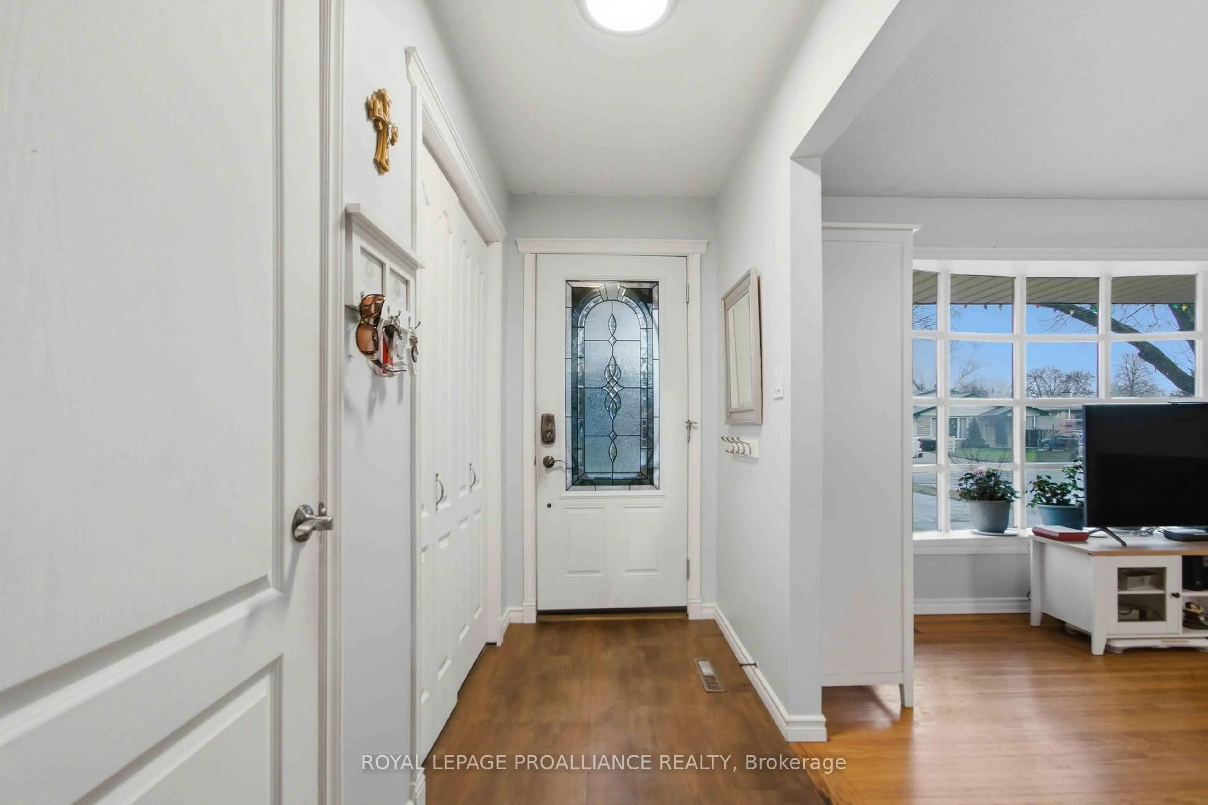 Indoor entryway for 36 Shoniker Ave, Quinte West Ontario K8V 2B5