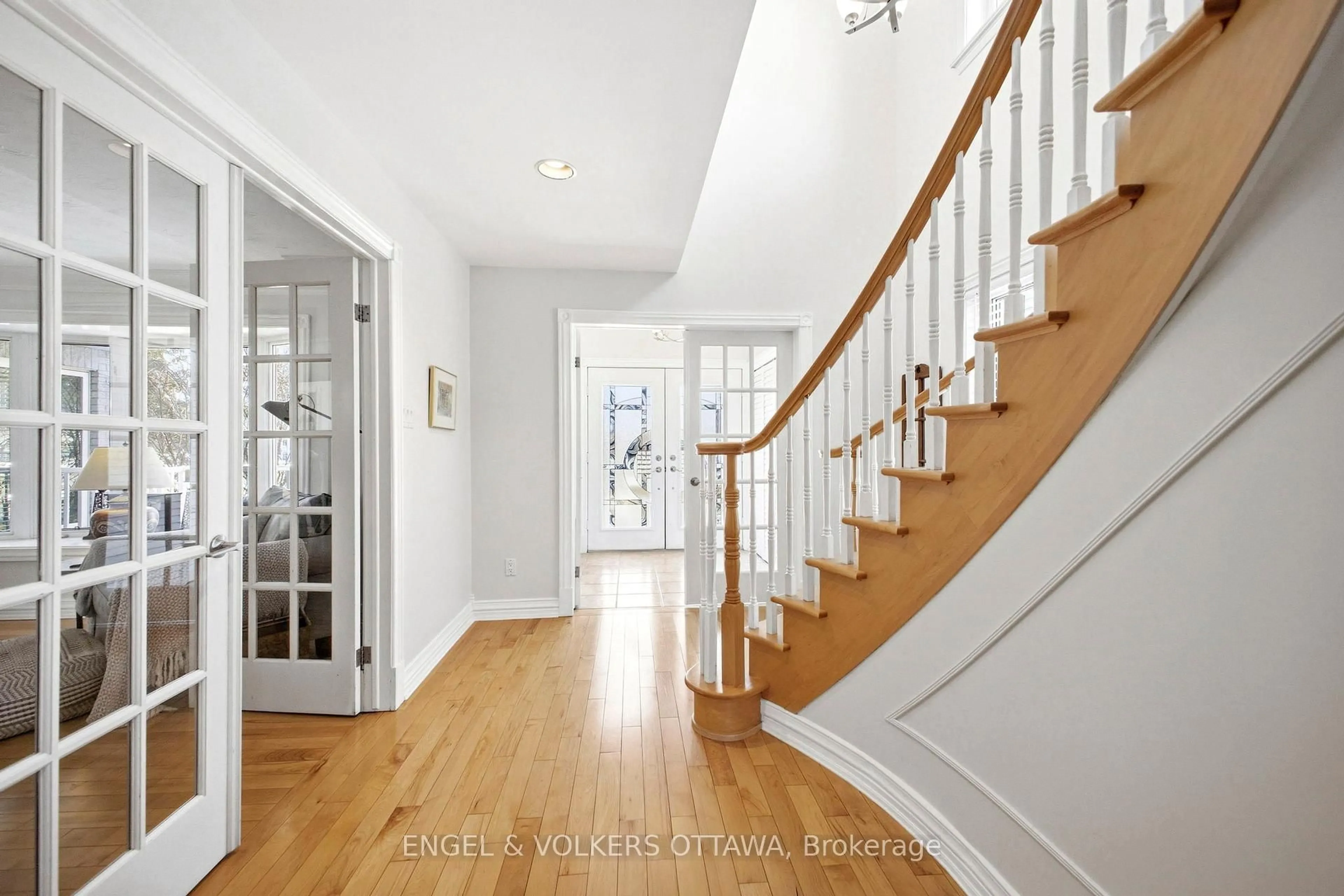 Indoor entryway for 1495 Belcourt Blvd, Orleans Ontario K1C 1M3