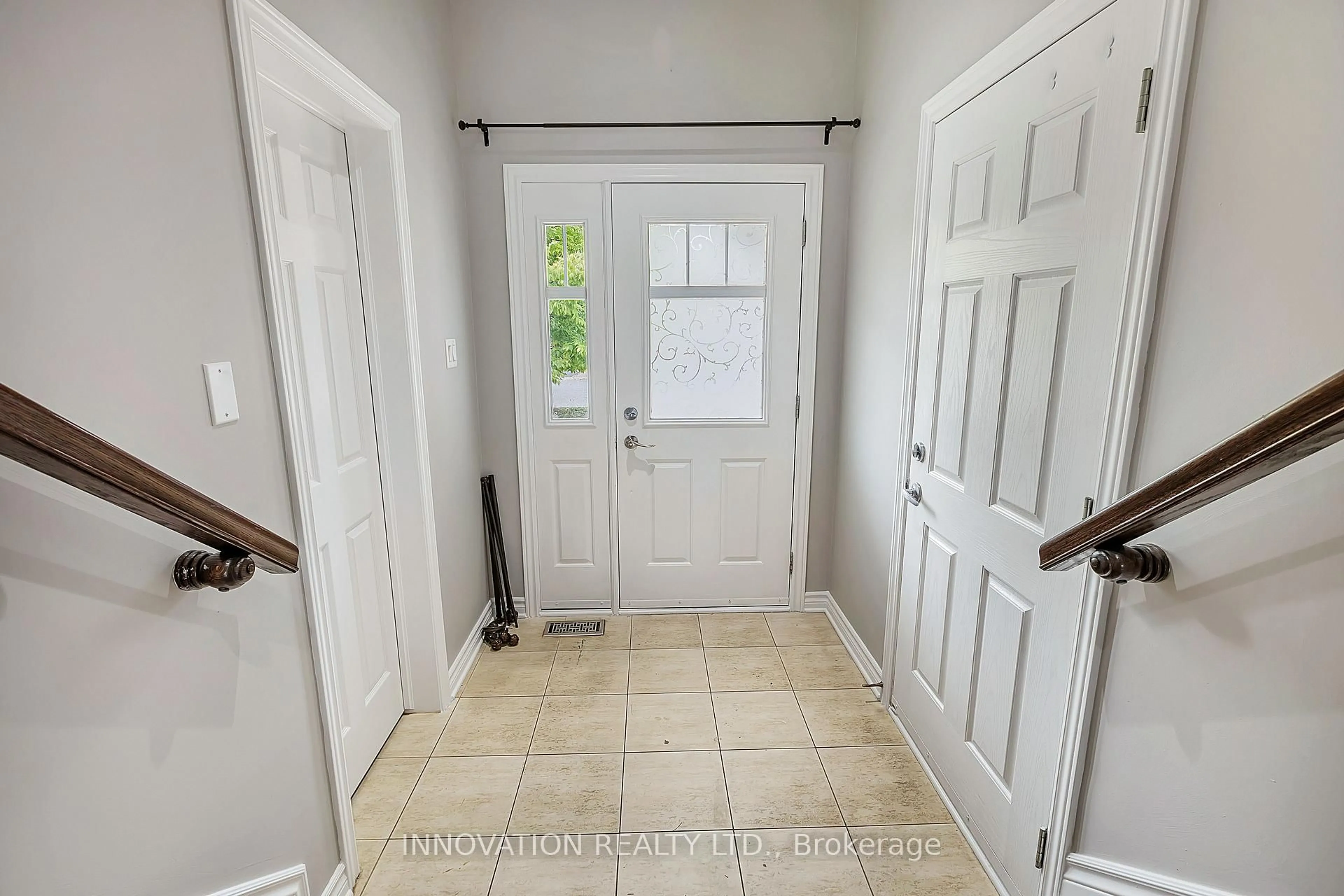 Indoor entryway for 126 Garrity Cres, Ottawa Ontario K2J 3T5