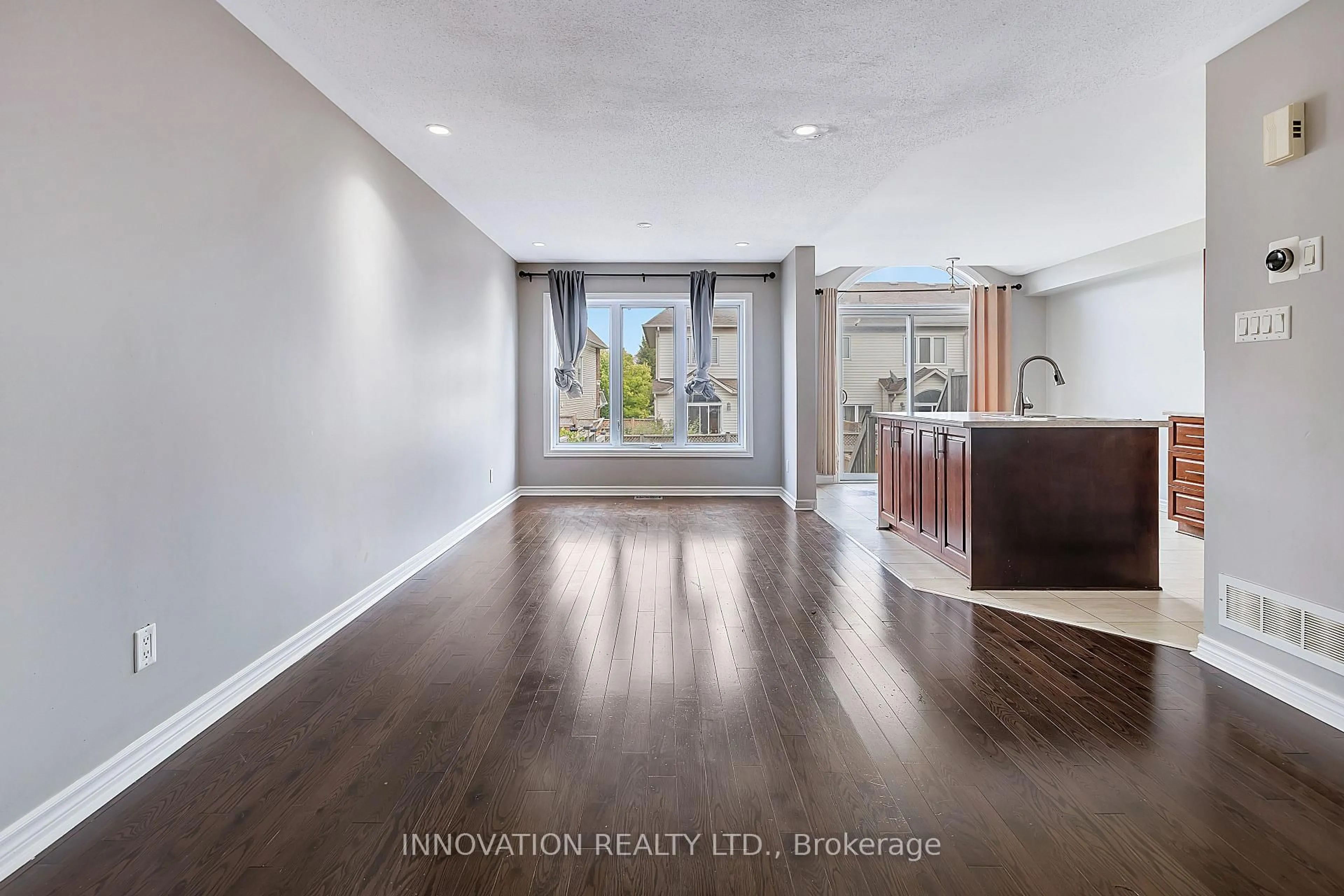 Indoor entryway for 126 Garrity Cres, Ottawa Ontario K2J 3T5