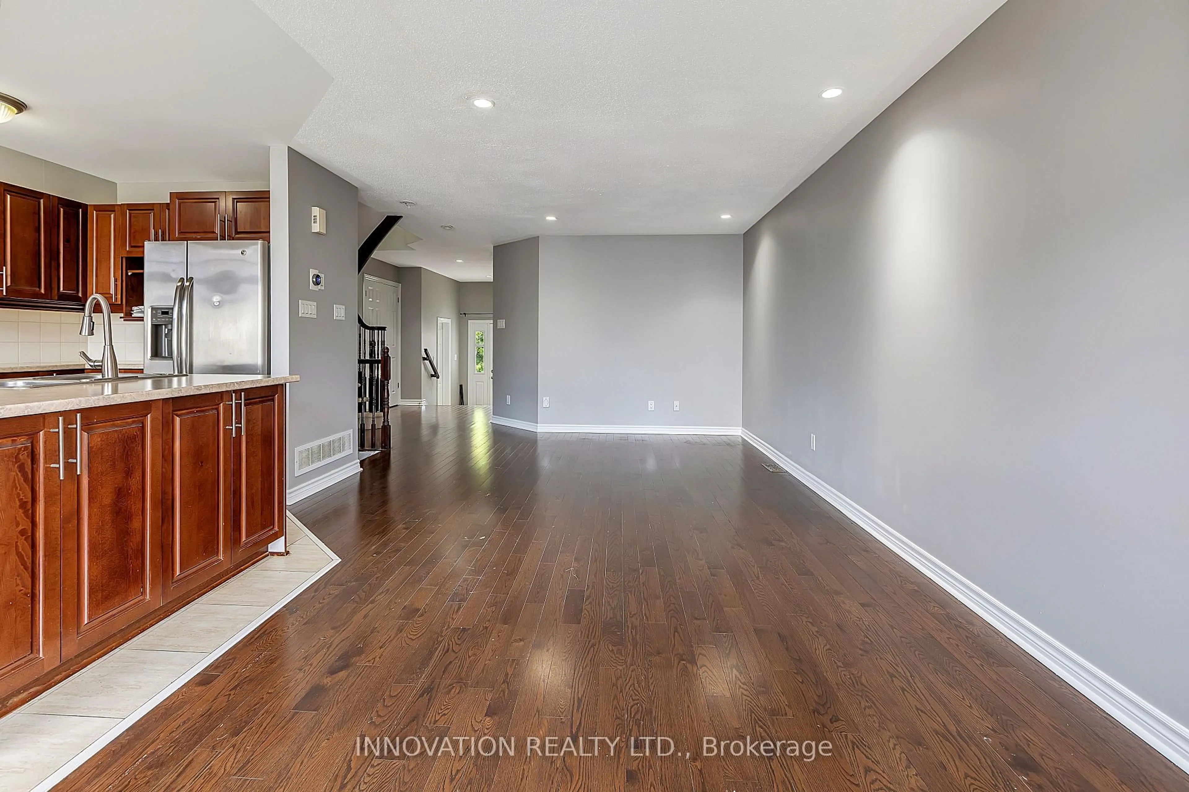 Indoor entryway for 126 Garrity Cres, Ottawa Ontario K2J 3T5