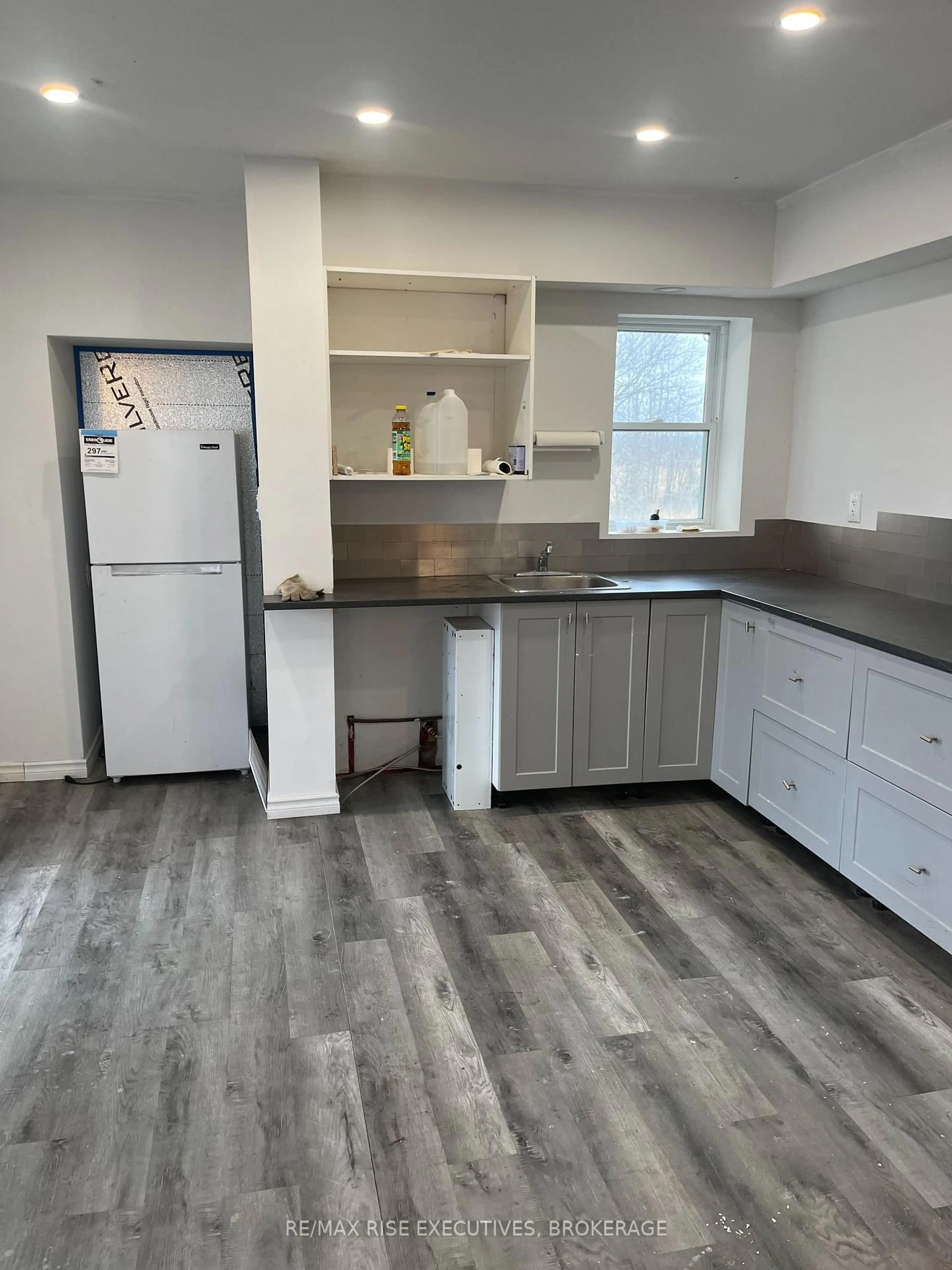 Standard kitchen, unknown for 1903 Highway 15, Rideau Lakes Ontario K0G 1E0