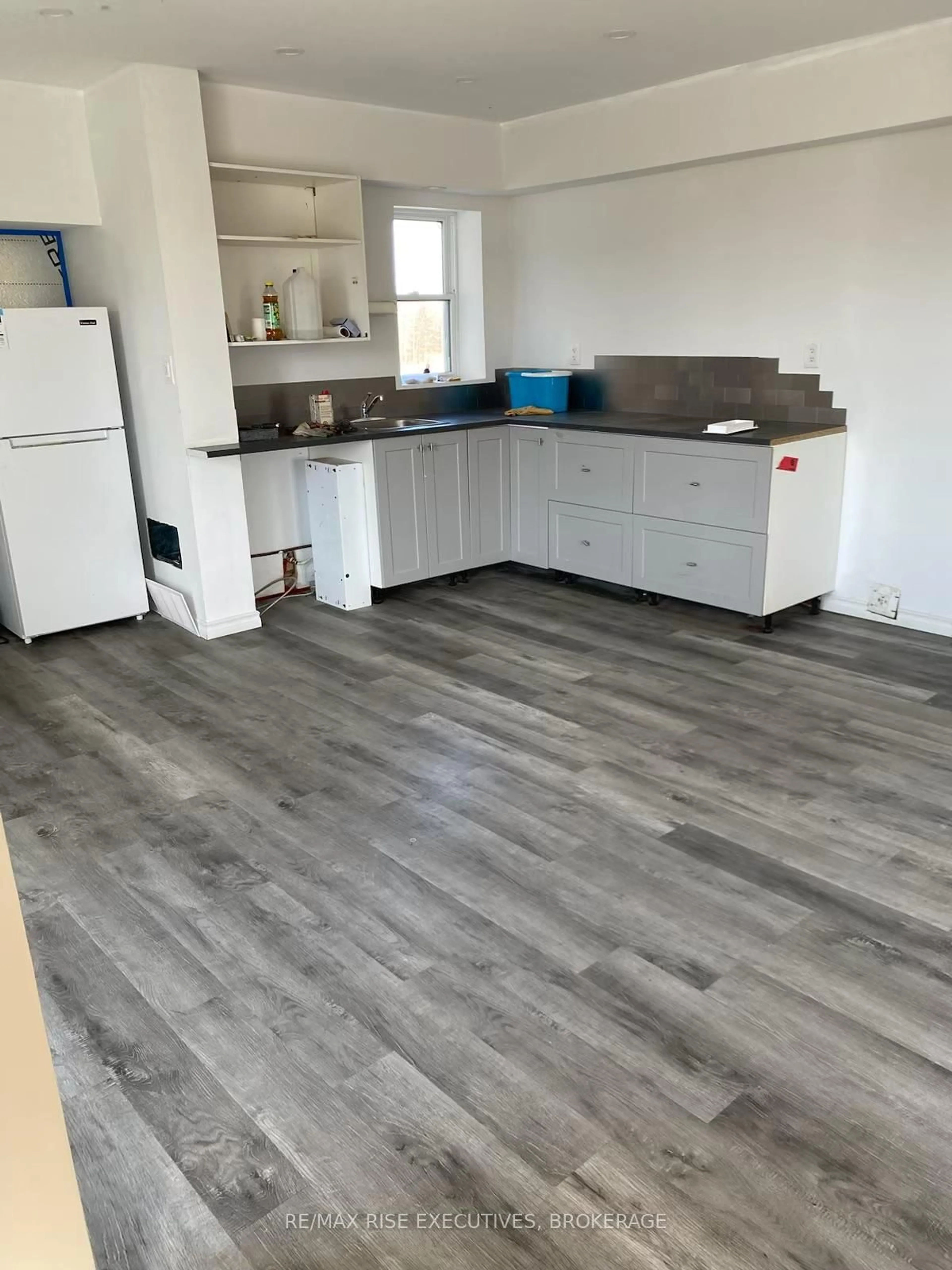 Standard kitchen, wood/laminate floor for 1903 Highway 15, Rideau Lakes Ontario K0G 1E0
