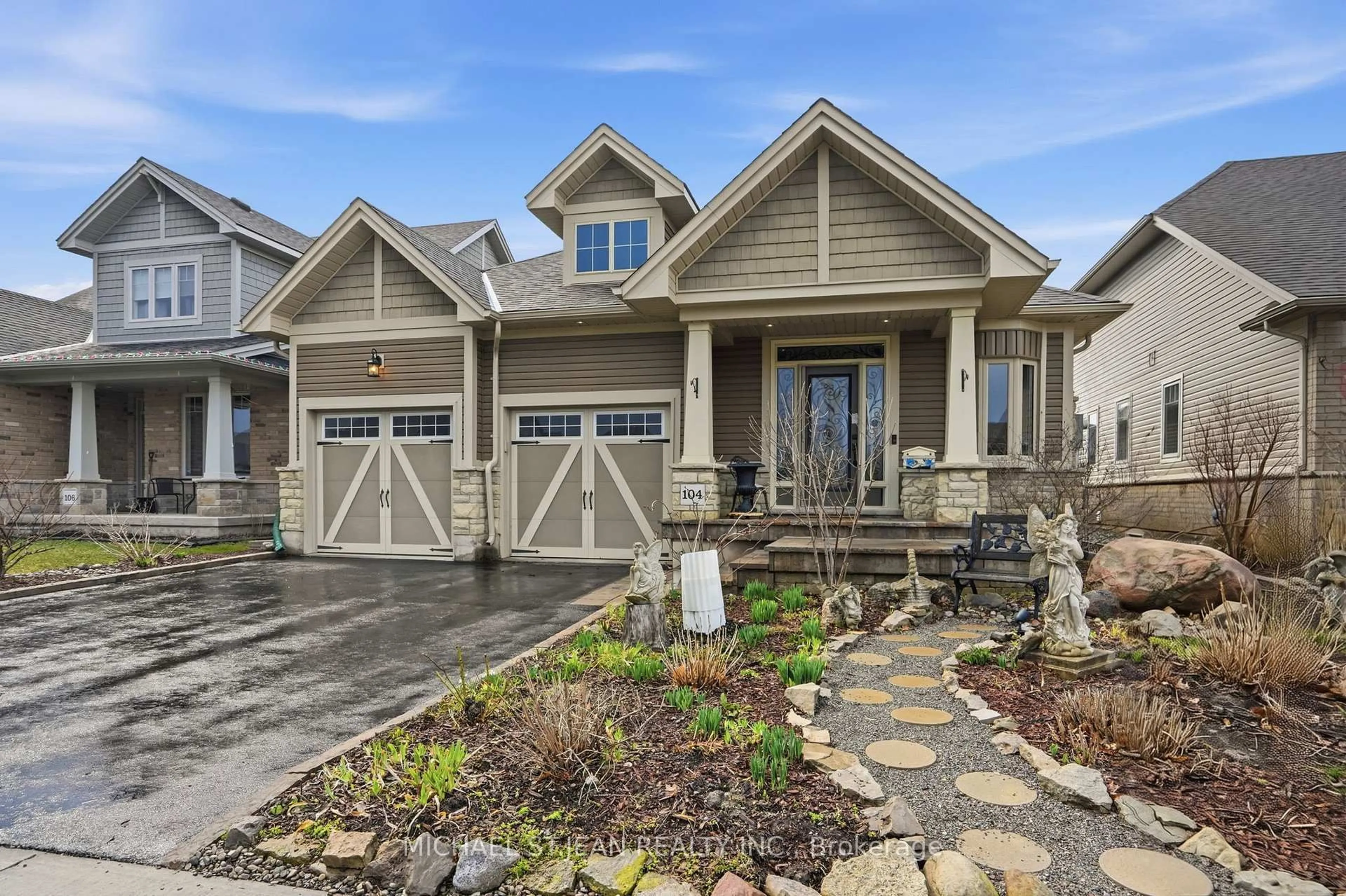 Home with vinyl exterior material, street for 104 Anastasia Blvd, West Lincoln Ontario L0R 2A0