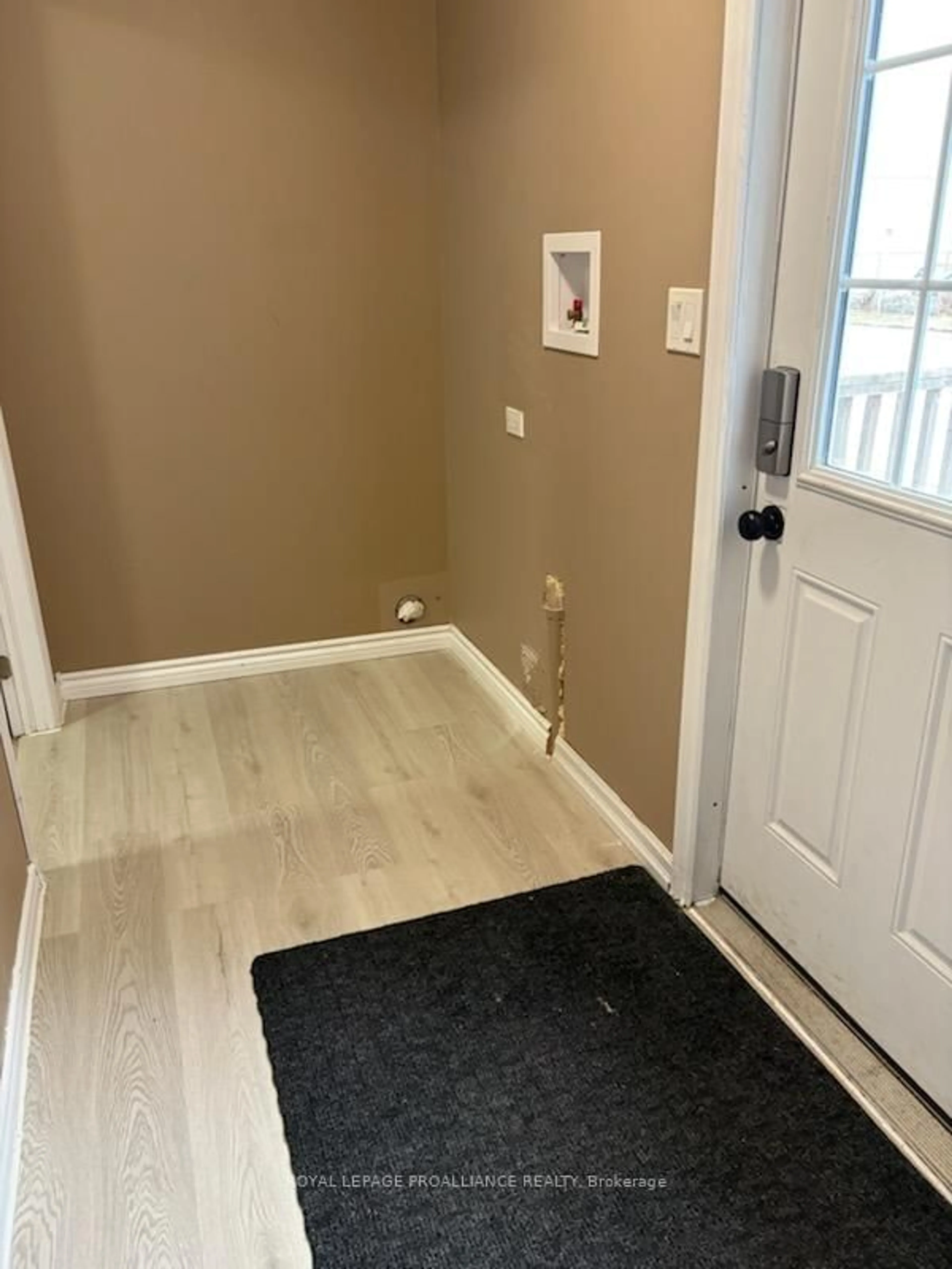 Indoor entryway for 48 Bentinck St, Quinte West Ontario K8V 4E3
