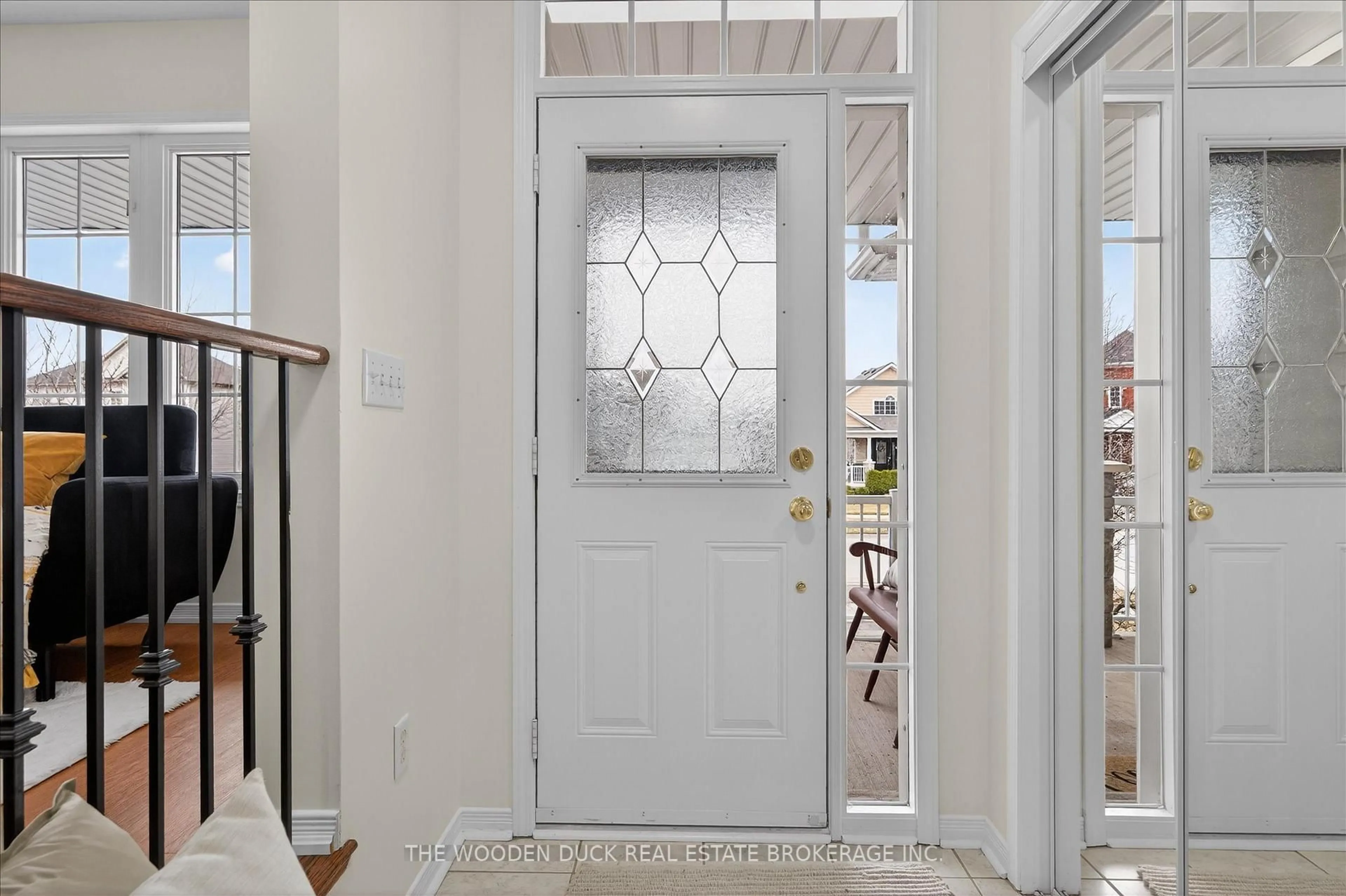 Indoor entryway for 204 Evans Dr, Peterborough Ontario K9H 7S6
