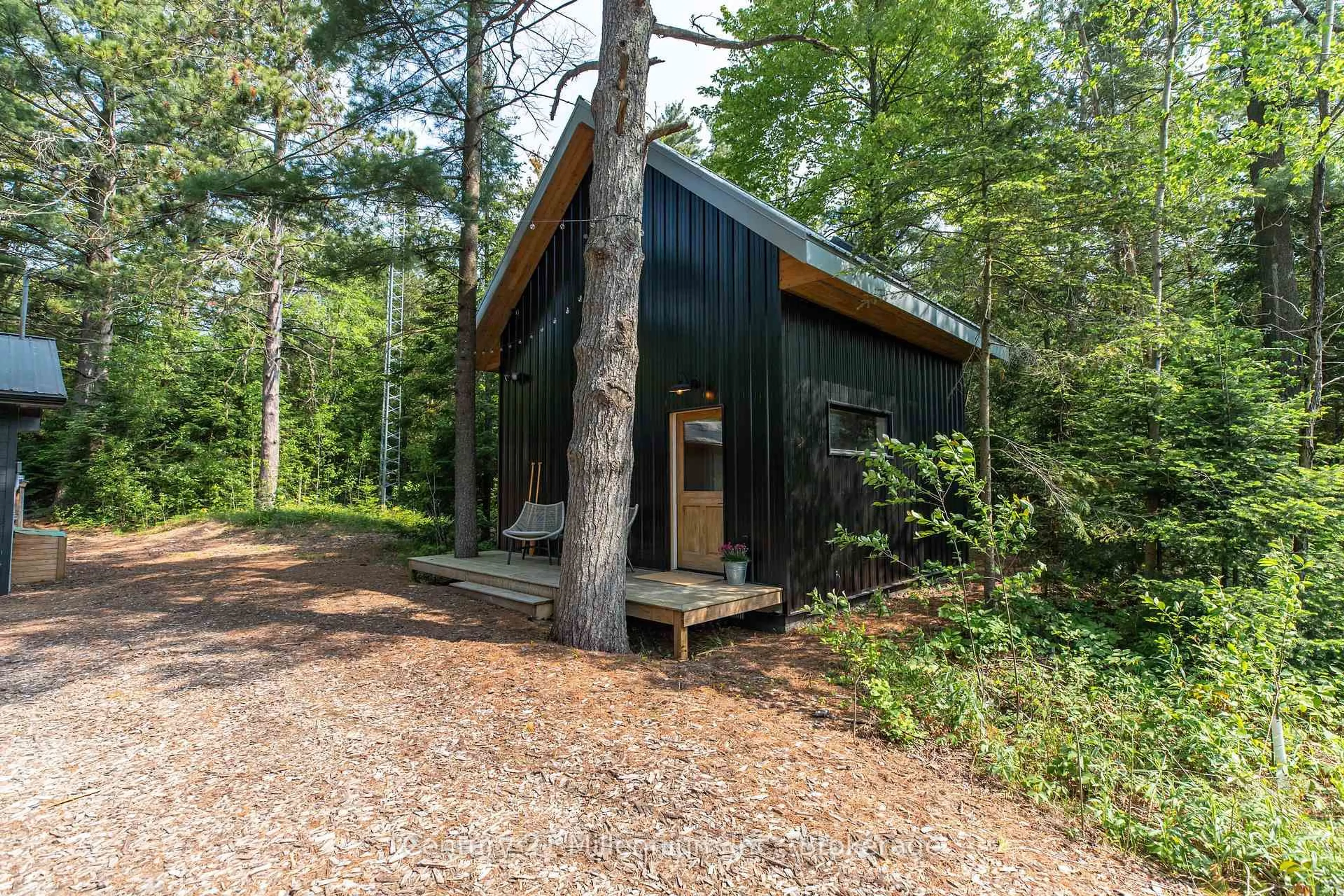 Shed for 204 Ogimah Rd, Native Leased Lands Ontario N0H 2T0