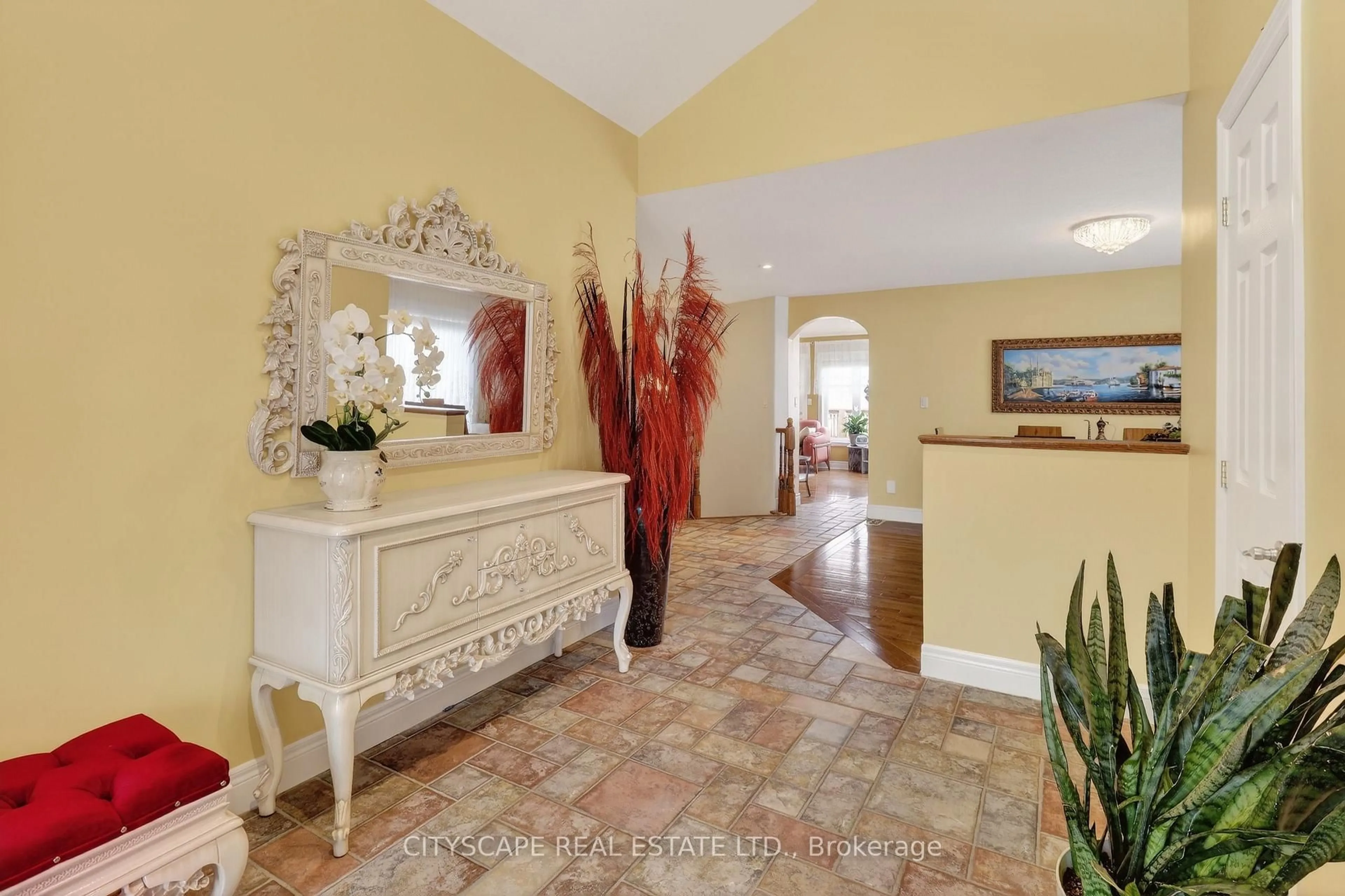 Indoor foyer for 1100 Earnhart St, Kingston Ontario K7P 3C2