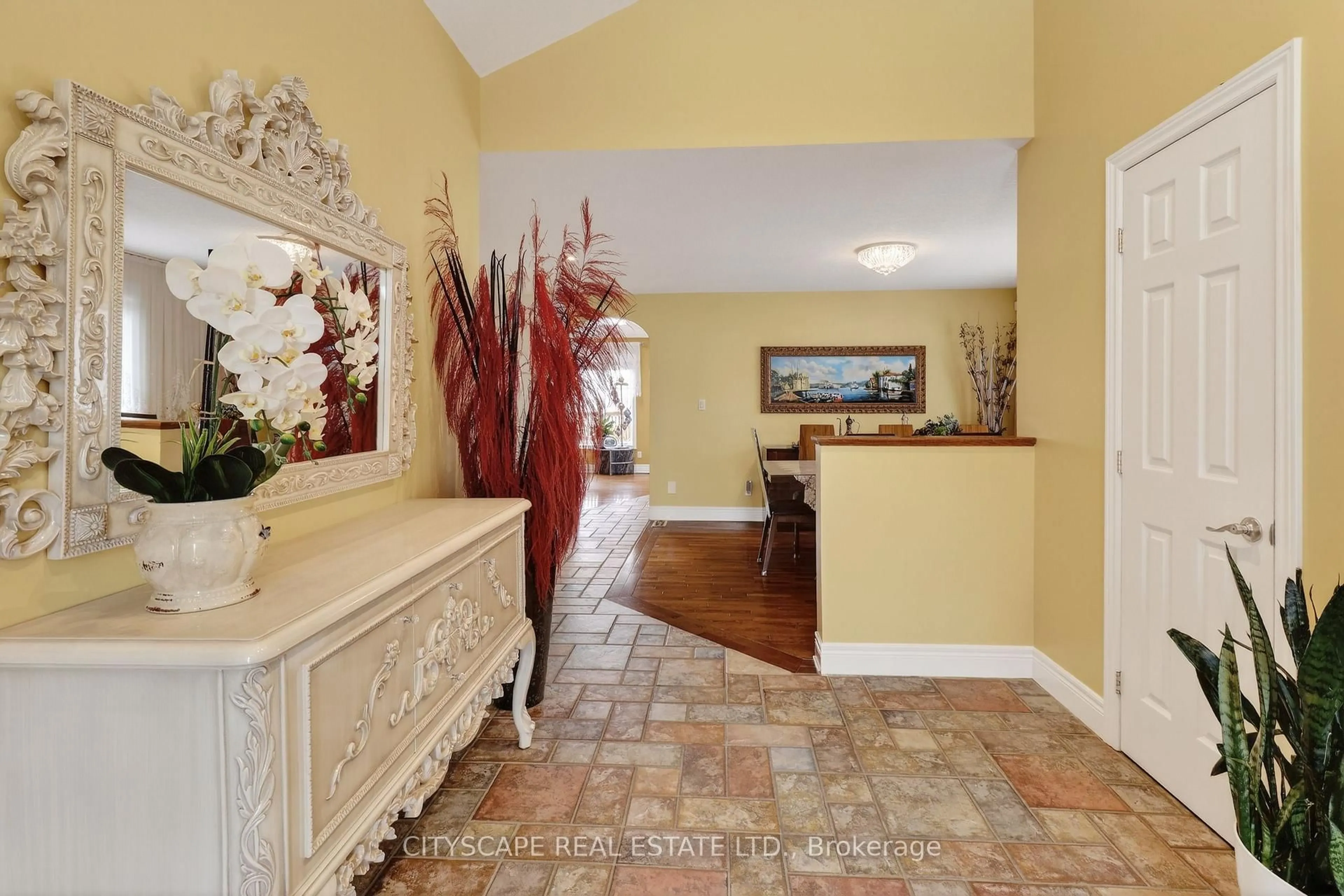 Indoor entryway for 1100 Earnhart St, Kingston Ontario K7P 3C2