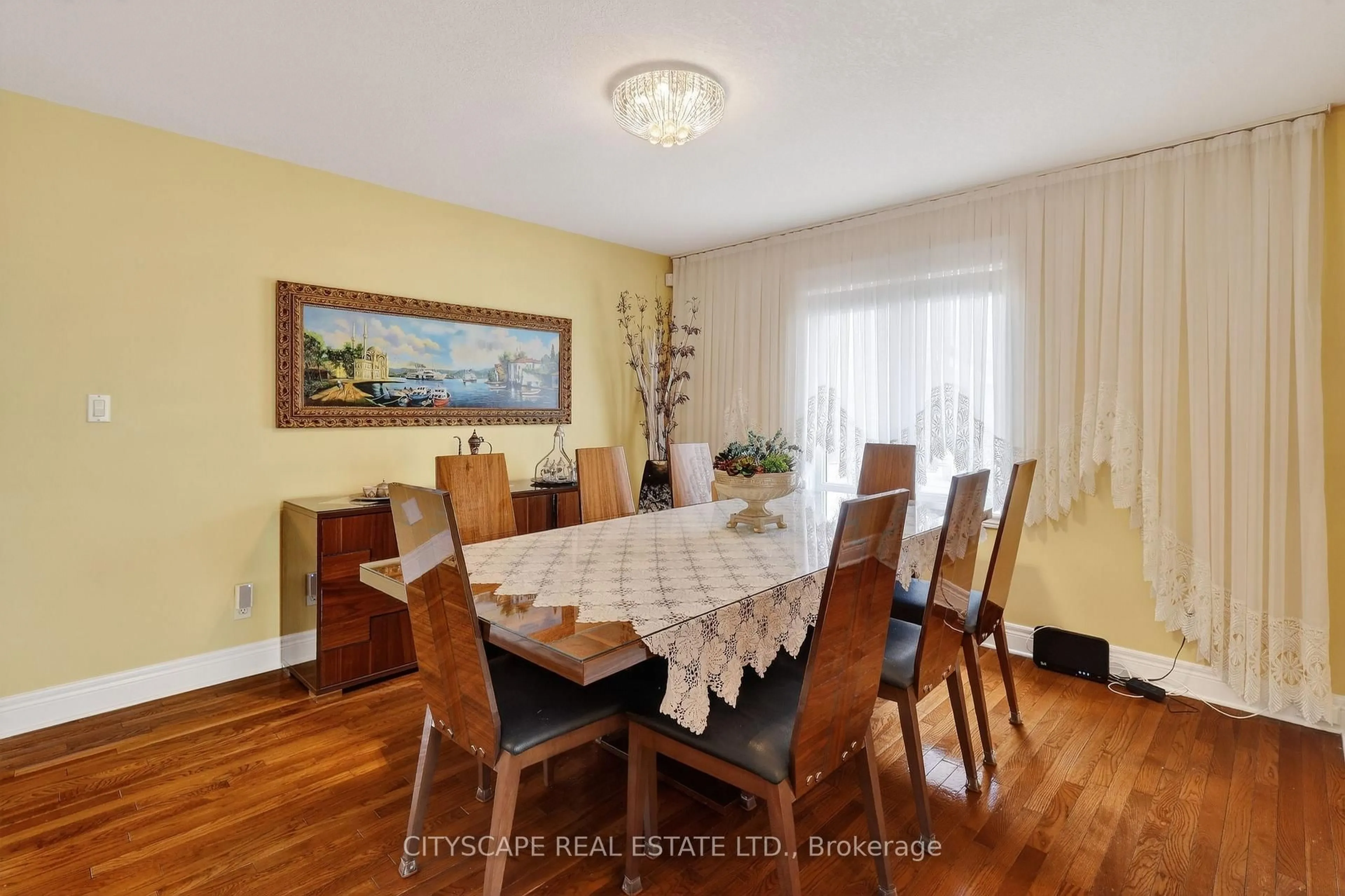 Dining room, wood/laminate floor for 1100 Earnhart St, Kingston Ontario K7P 3C2