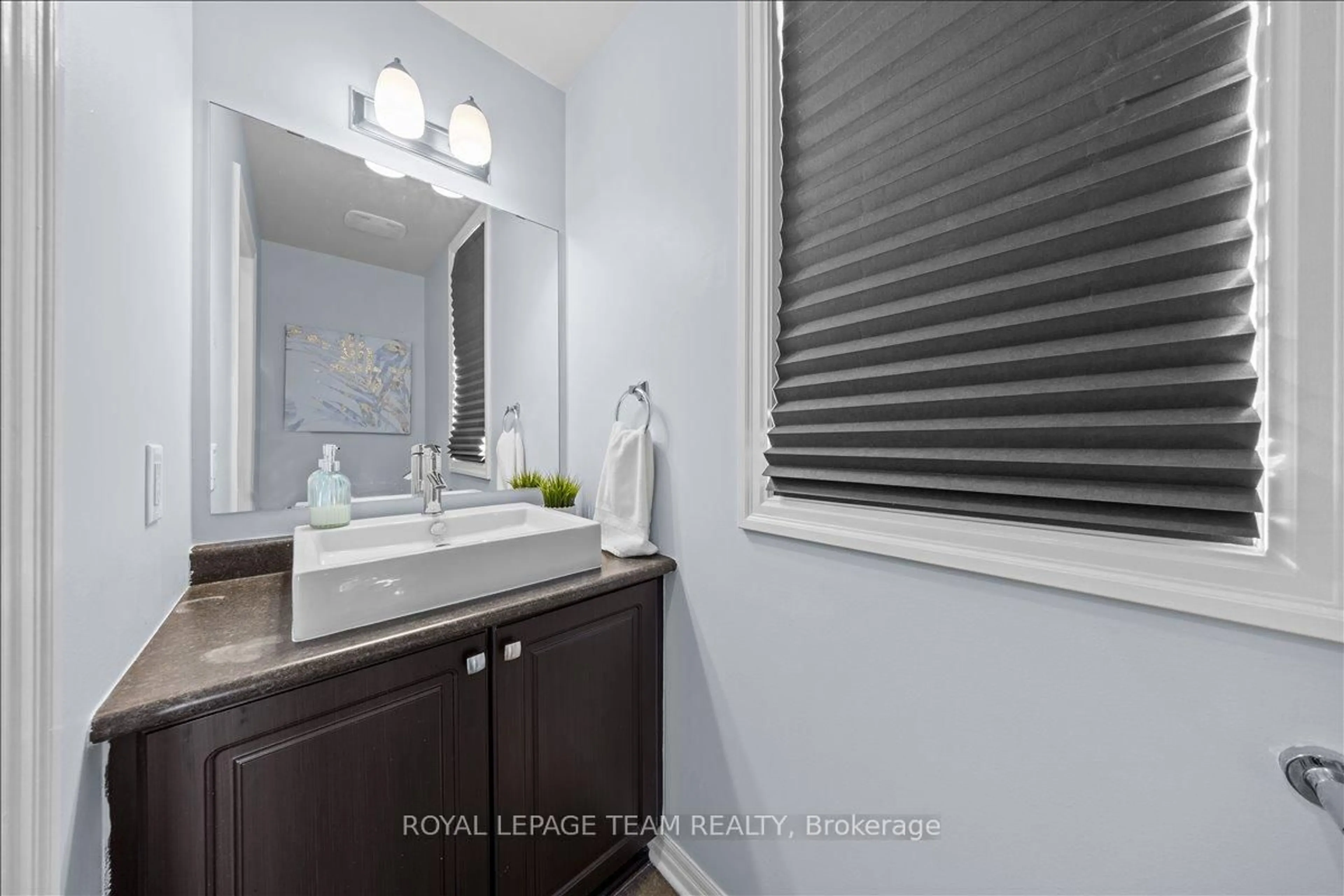 Standard bathroom, ceramic/tile floor for 333 Tulum Cres, Ottawa Ontario K2S 0V9