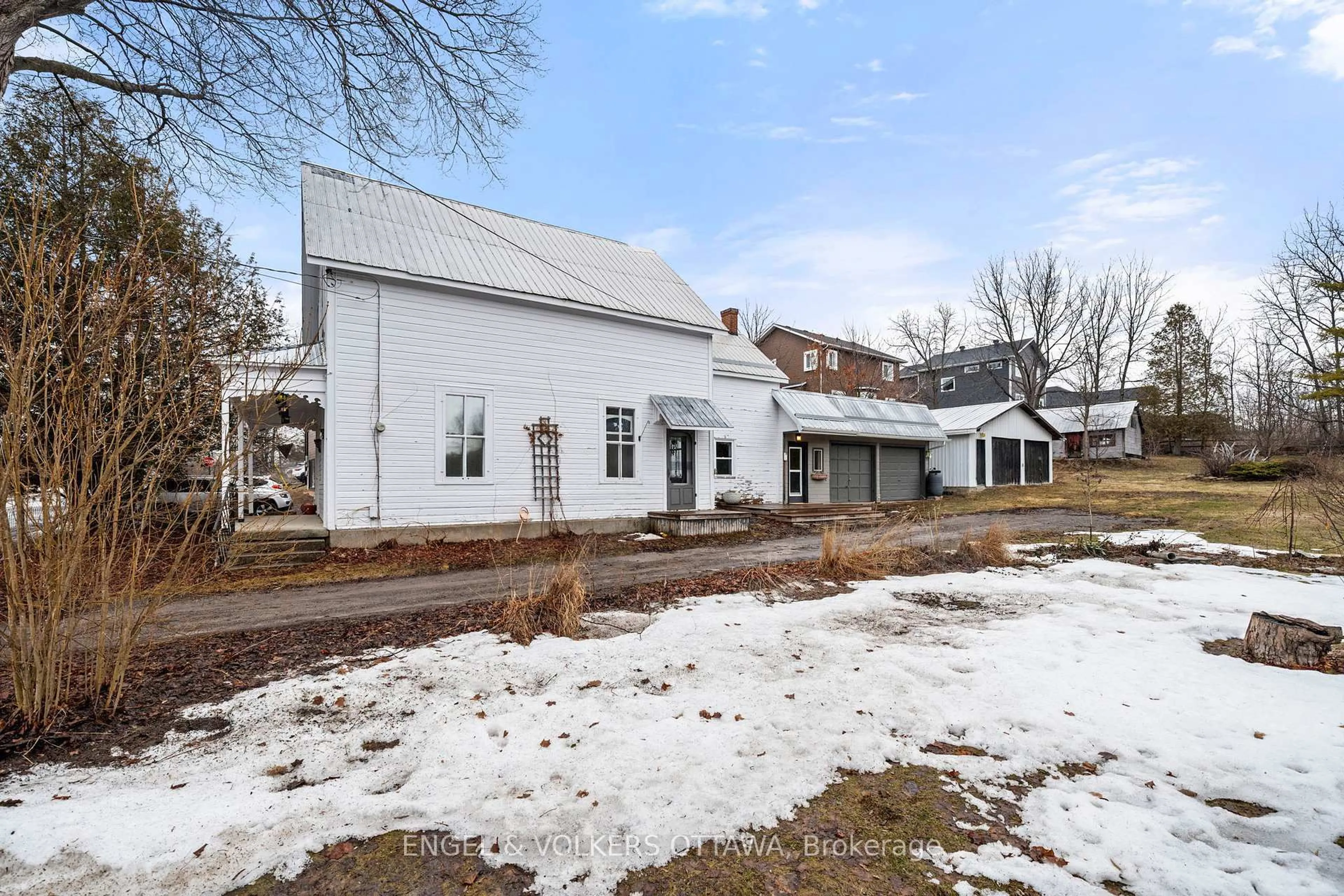 A pic from outside/outdoor area/front of a property/back of a property/a pic from drone, building for 243 Mitcheson St, Almonte Ontario K0A 1A0