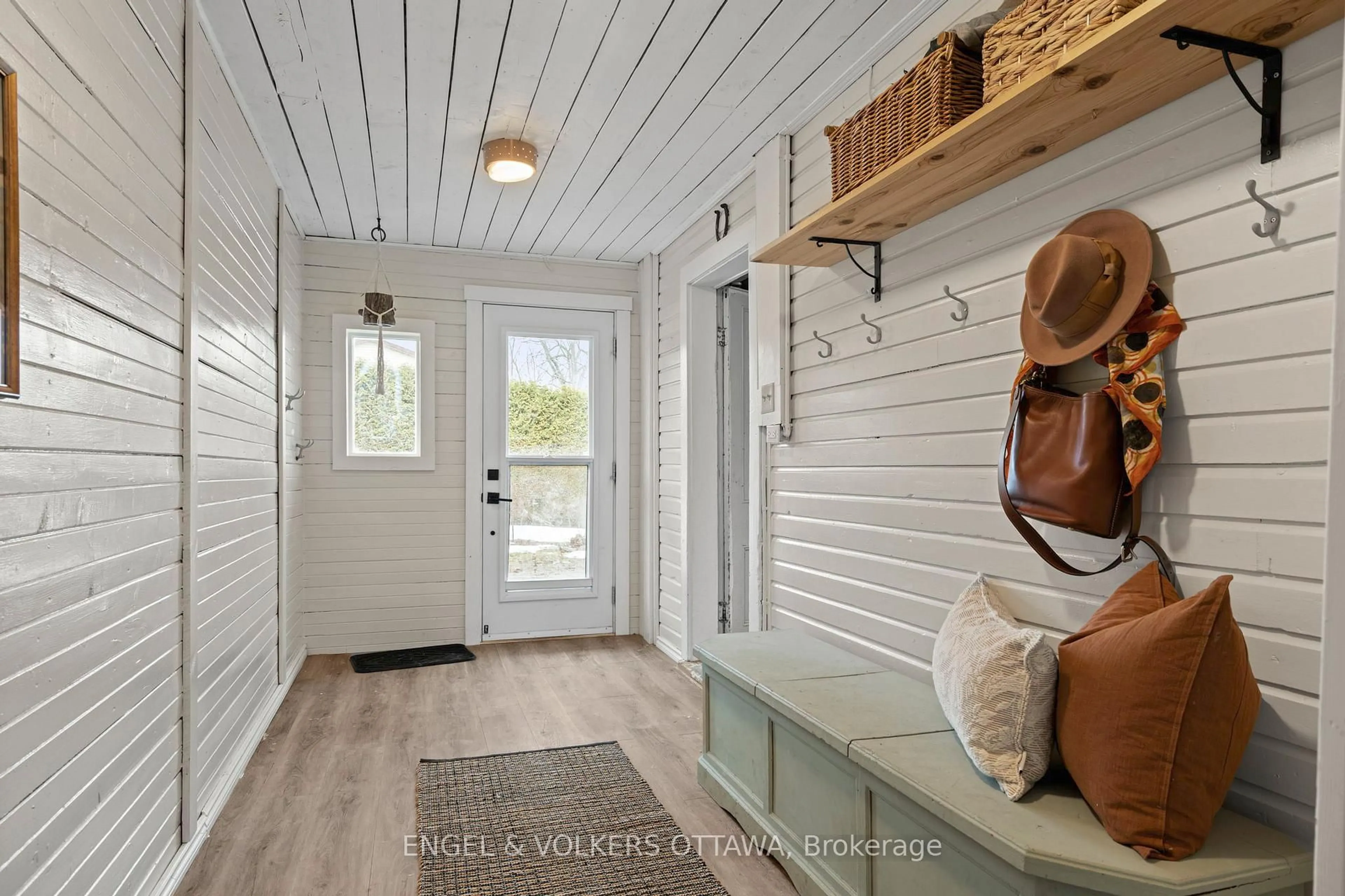 Indoor entryway for 243 Mitcheson St, Almonte Ontario K0A 1A0