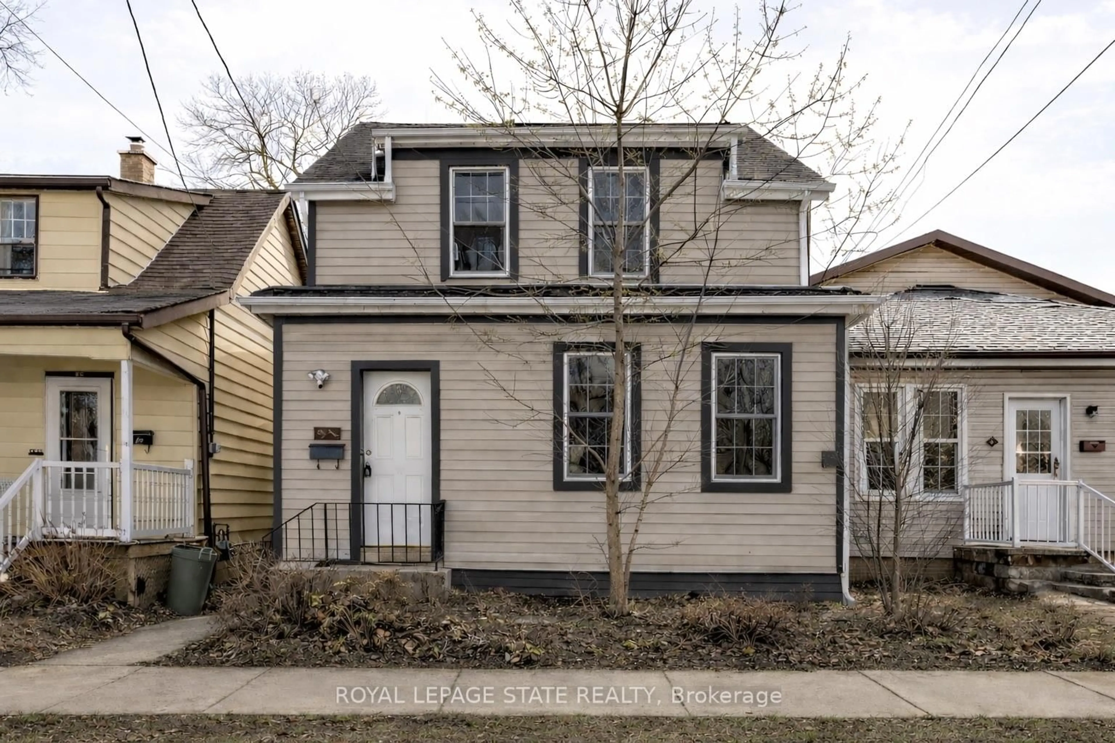 Home with vinyl exterior material, street for 91 Royal Ave, Hamilton Ontario L8S 2C6