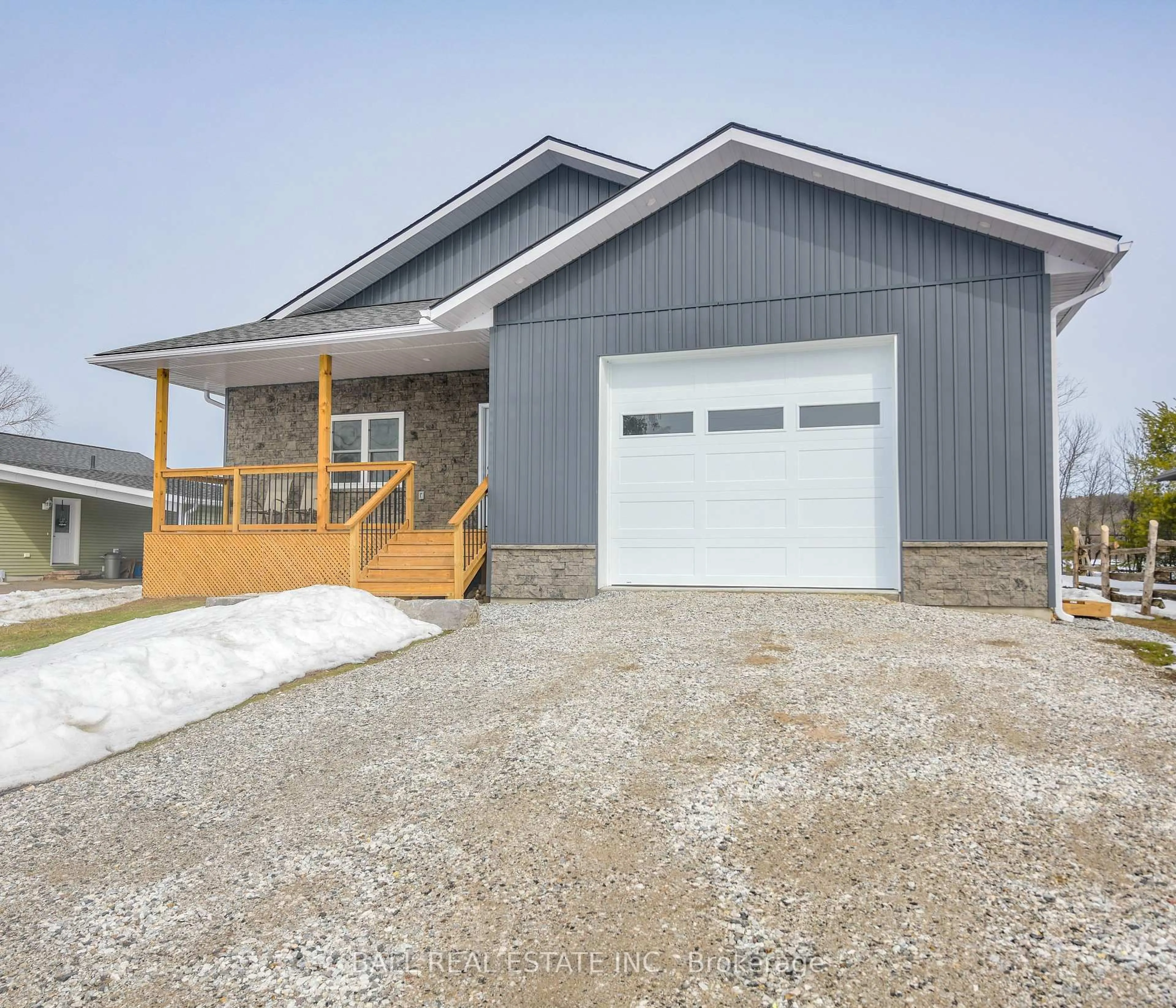 Indoor garage for 9 Williams Dr, Bancroft Ontario K0L 1C0