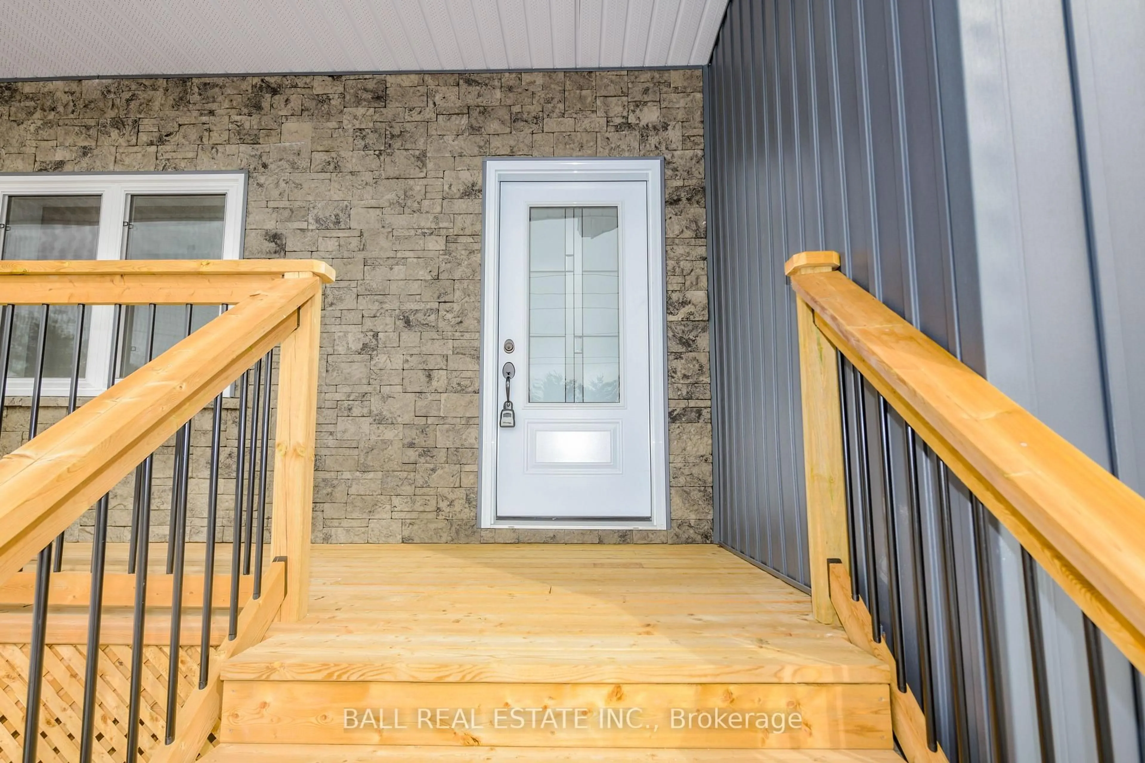Indoor entryway for 9 Williams Dr, Bancroft Ontario K0L 1C0