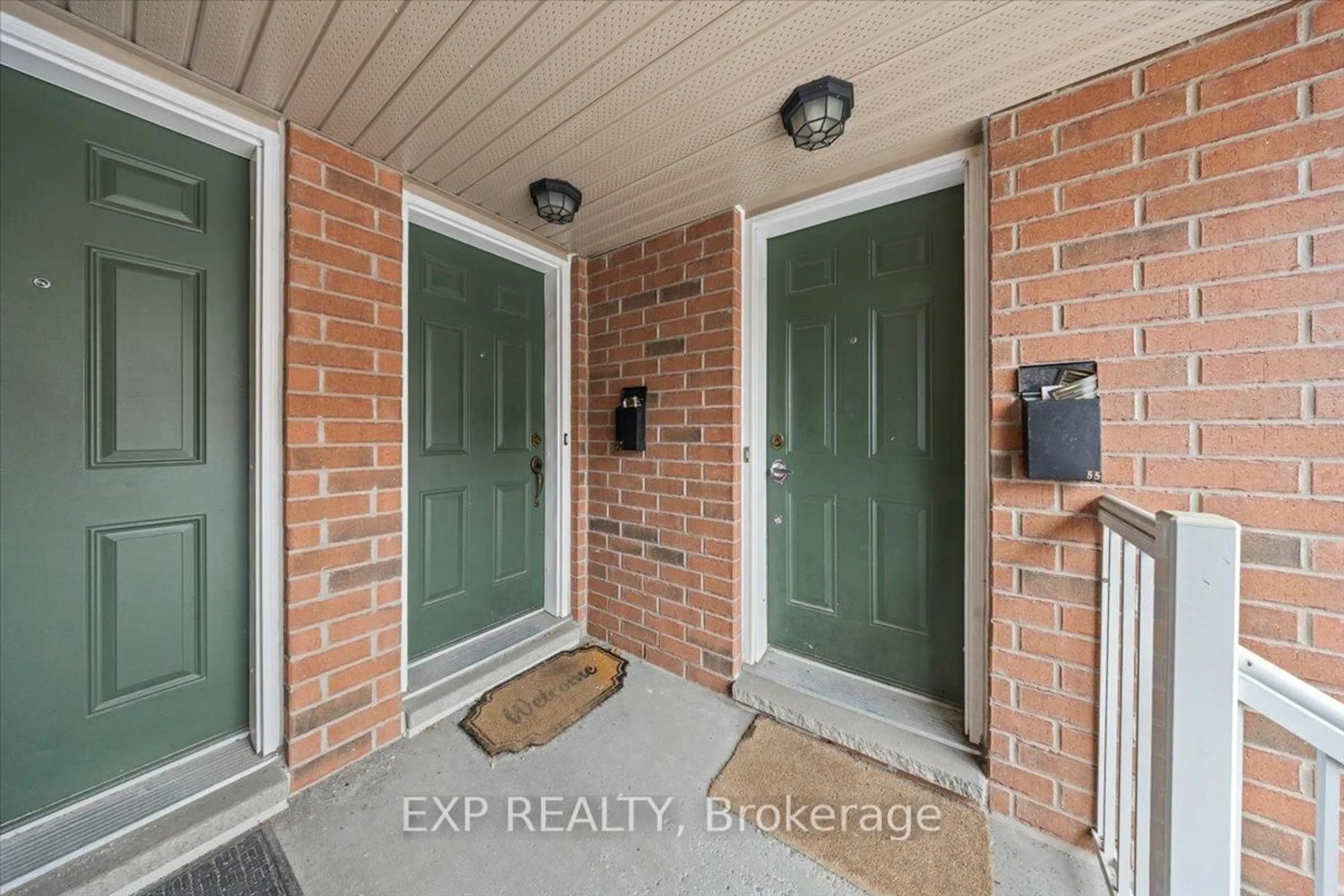 Indoor entryway for 57 Steele Park, Ottawa Ontario K1J 0J2