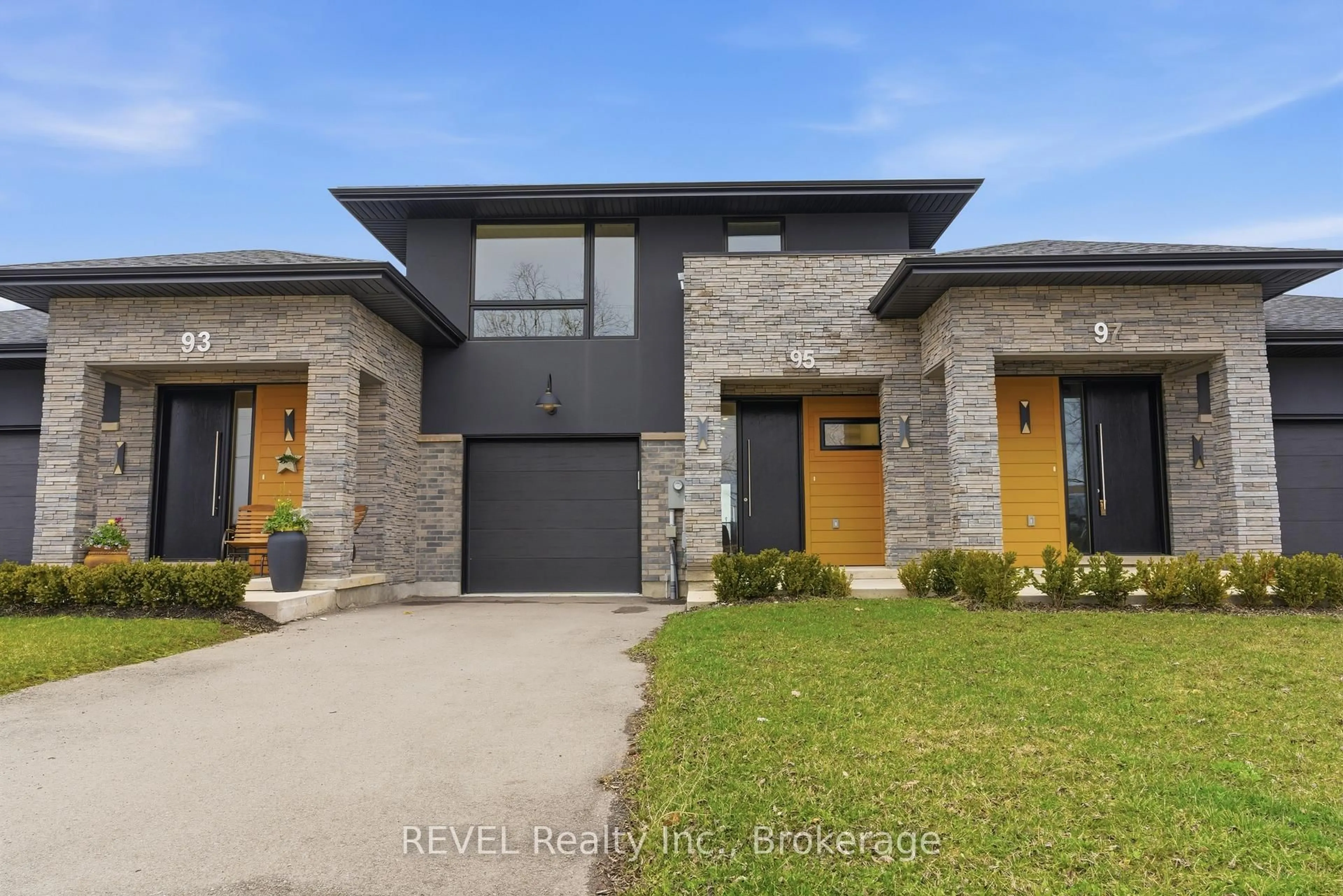 Home with brick exterior material, street for 95 Port Robinson Rd, Pelham Ontario L3B 5N5