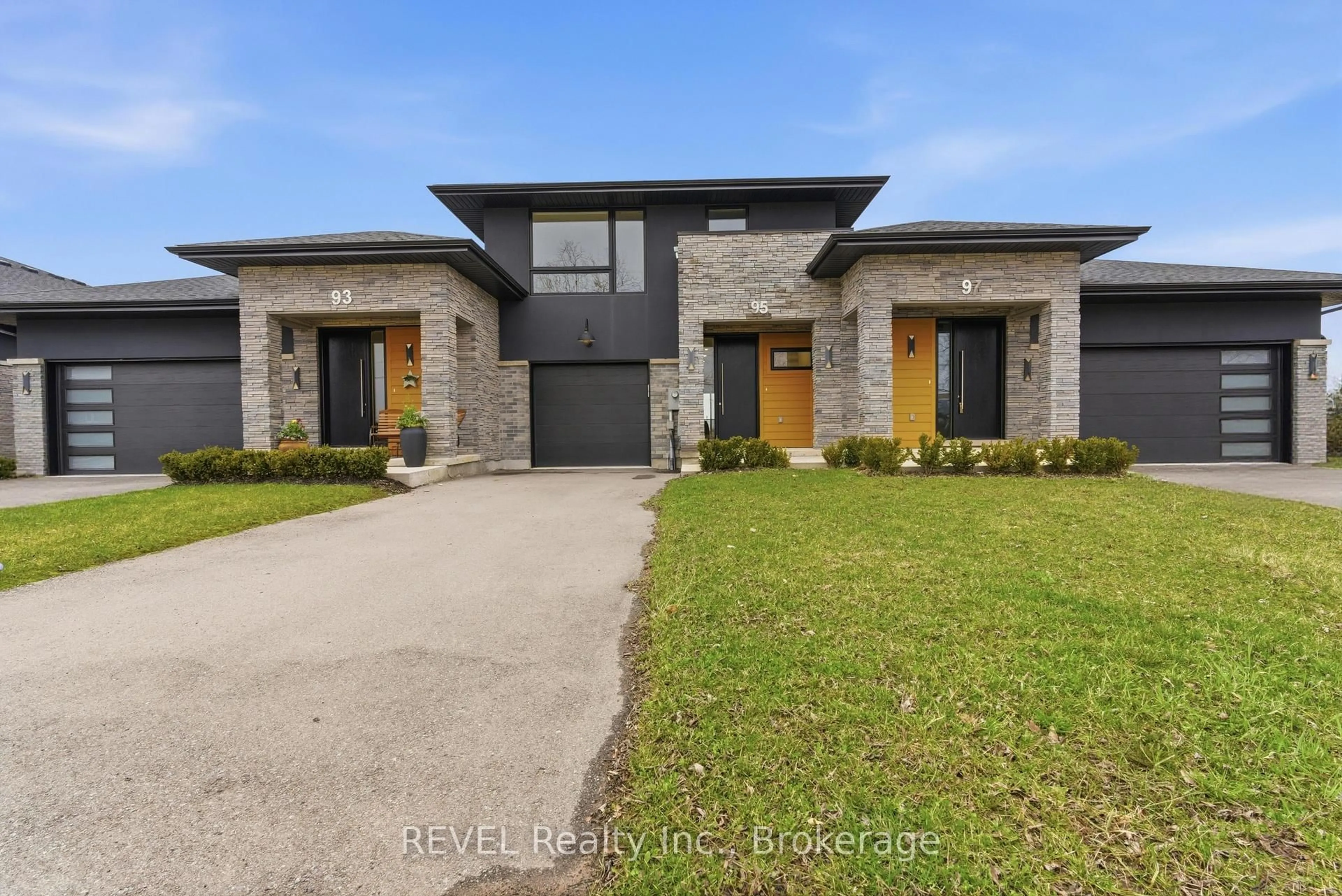 Home with brick exterior material, street for 95 Port Robinson Rd, Pelham Ontario L3B 5N5