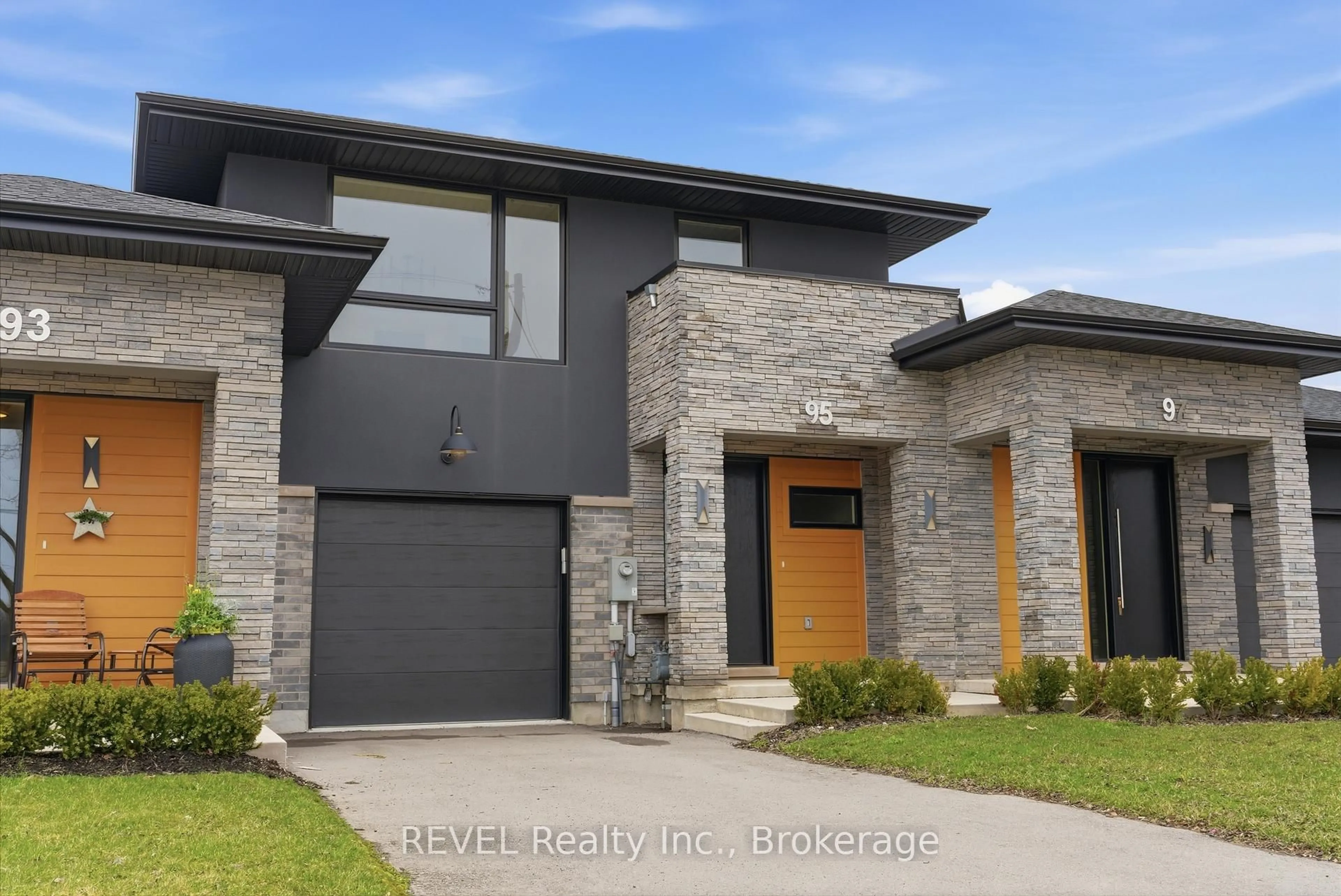 Home with brick exterior material, street for 95 Port Robinson Rd, Pelham Ontario L3B 5N5